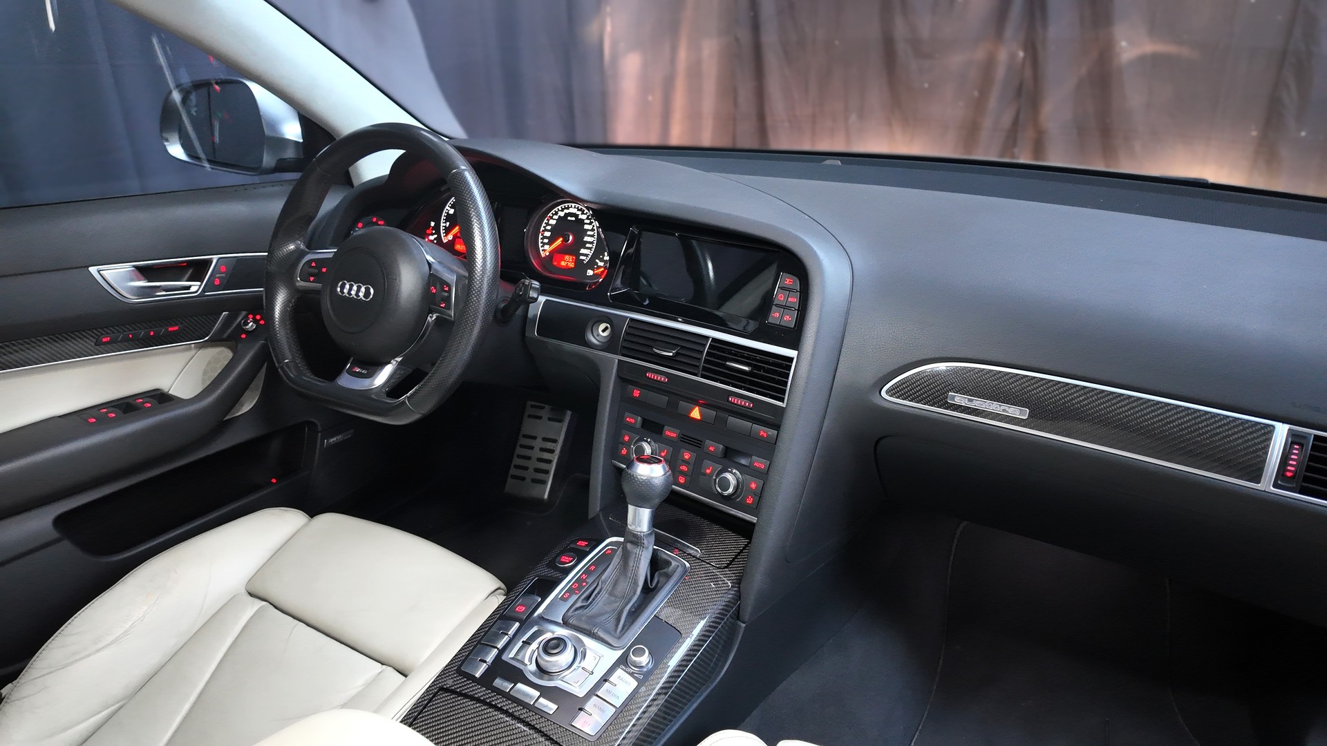 AUDI RS6 Avant 5.0 TFSI V10 quattro tiptronic-image-8