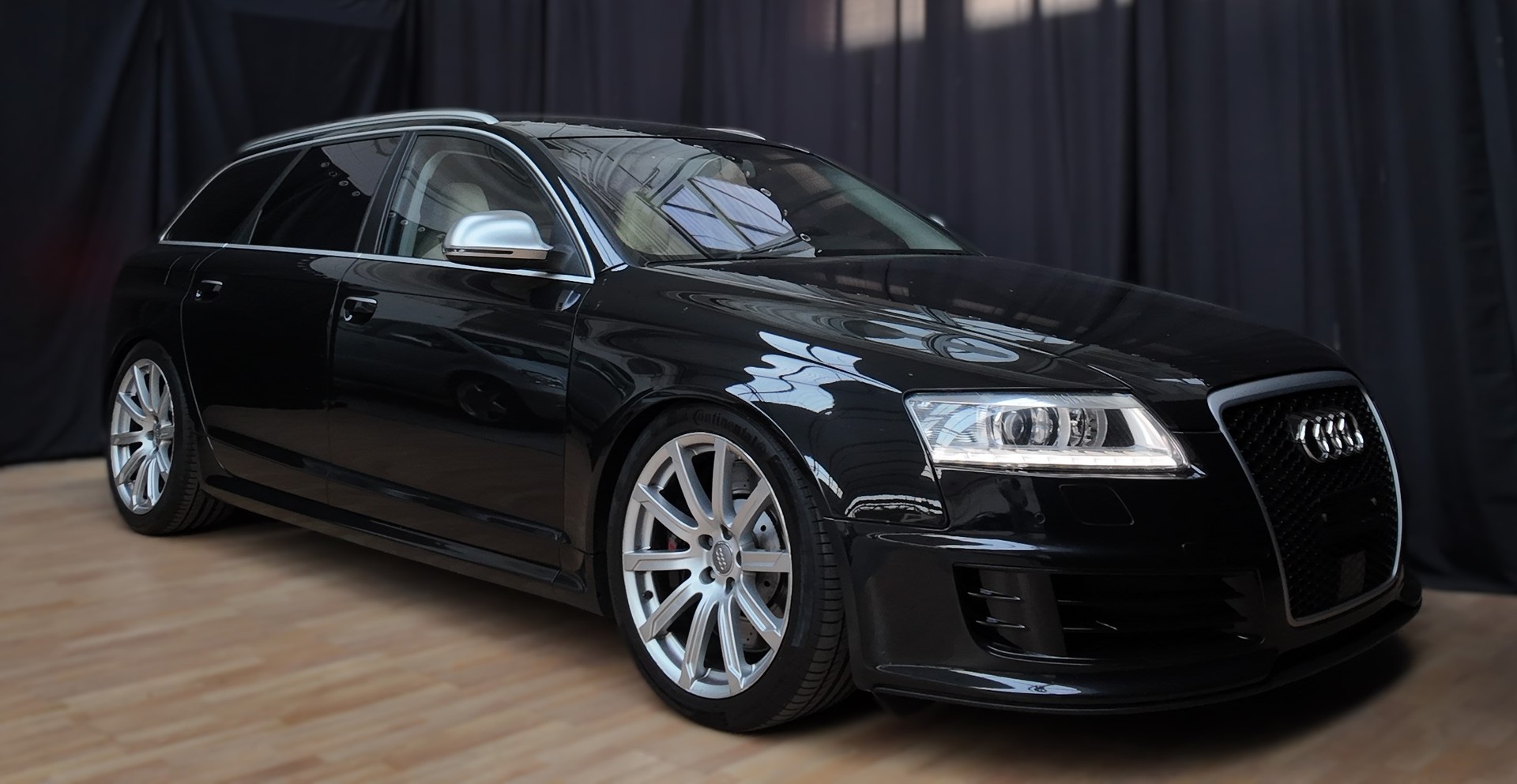 AUDI RS6 Avant 5.0 TFSI V10 quattro tiptronic-image-1