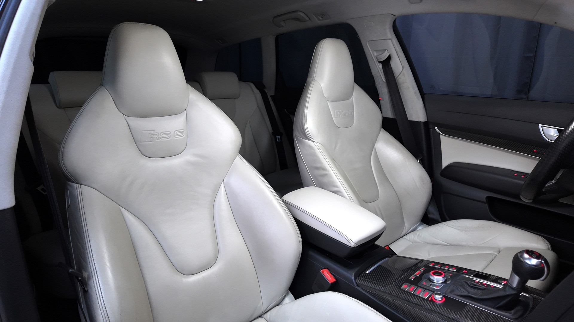 AUDI RS6 Avant 5.0 TFSI V10 quattro tiptronic-image-6