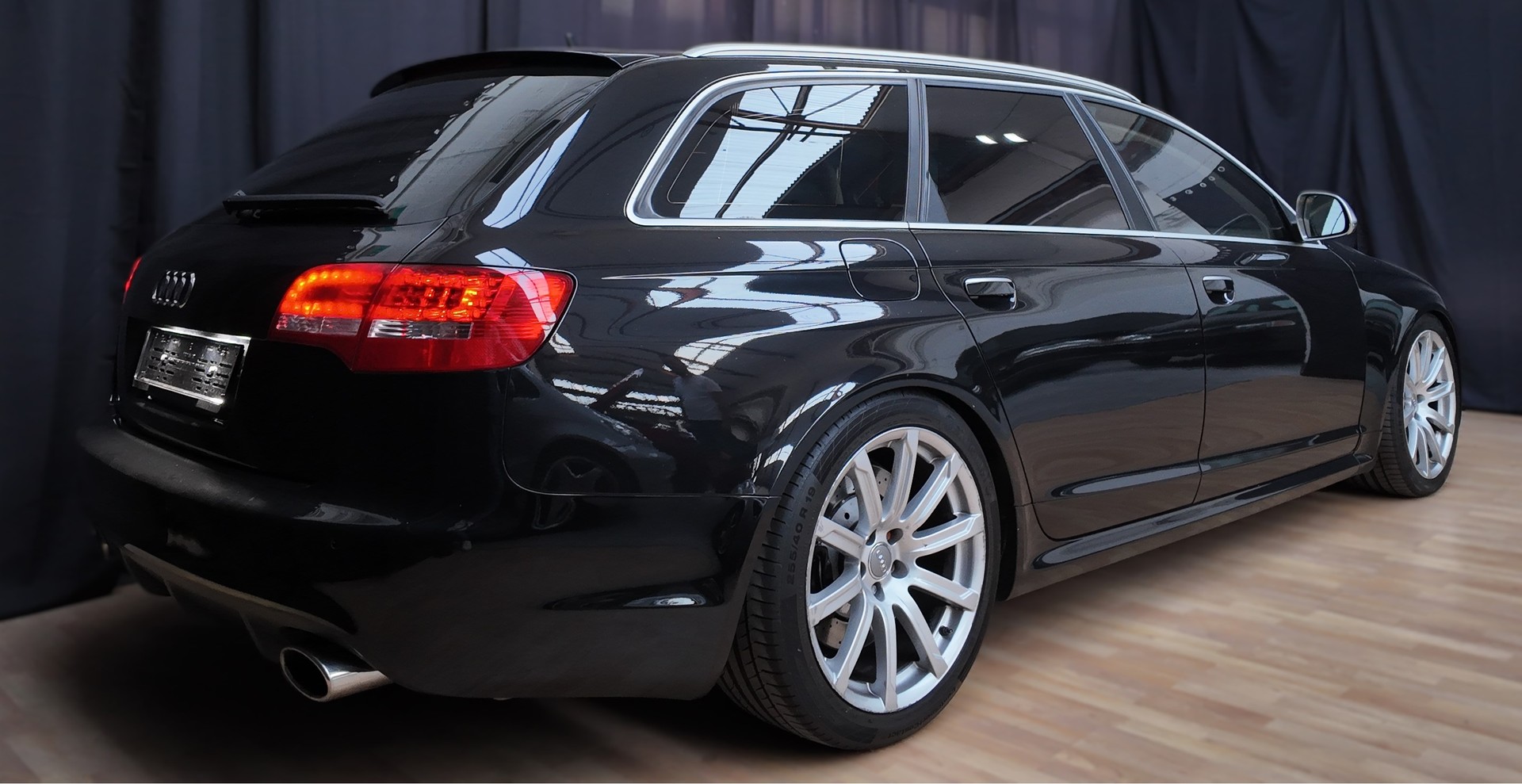 AUDI RS6 Avant 5.0 TFSI V10 quattro tiptronic-image-5