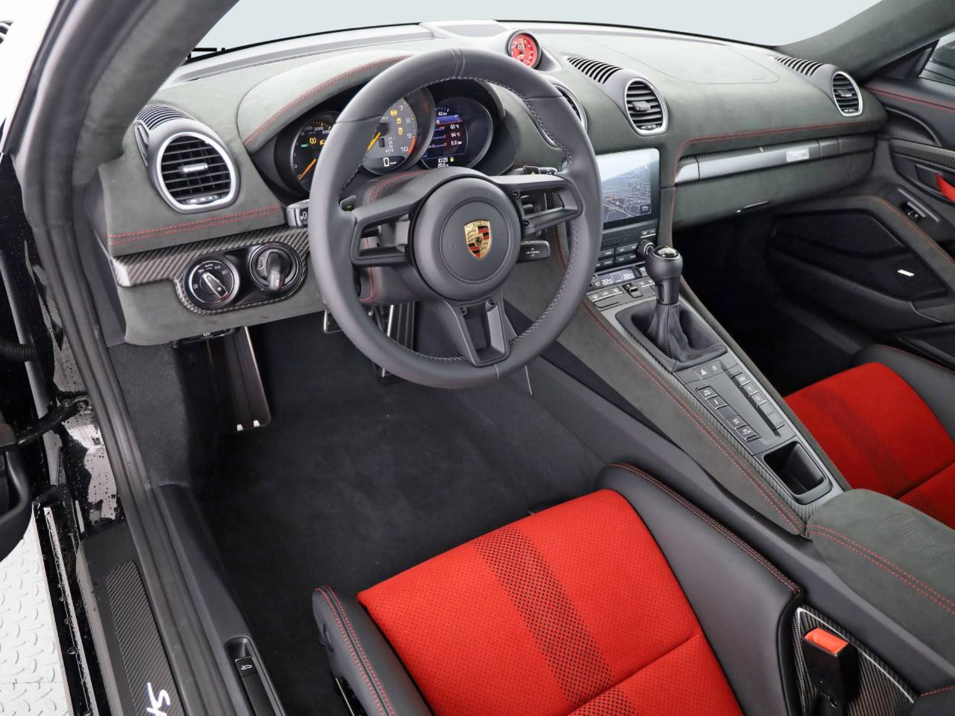 PORSCHE 718 Spyder RS-image-3