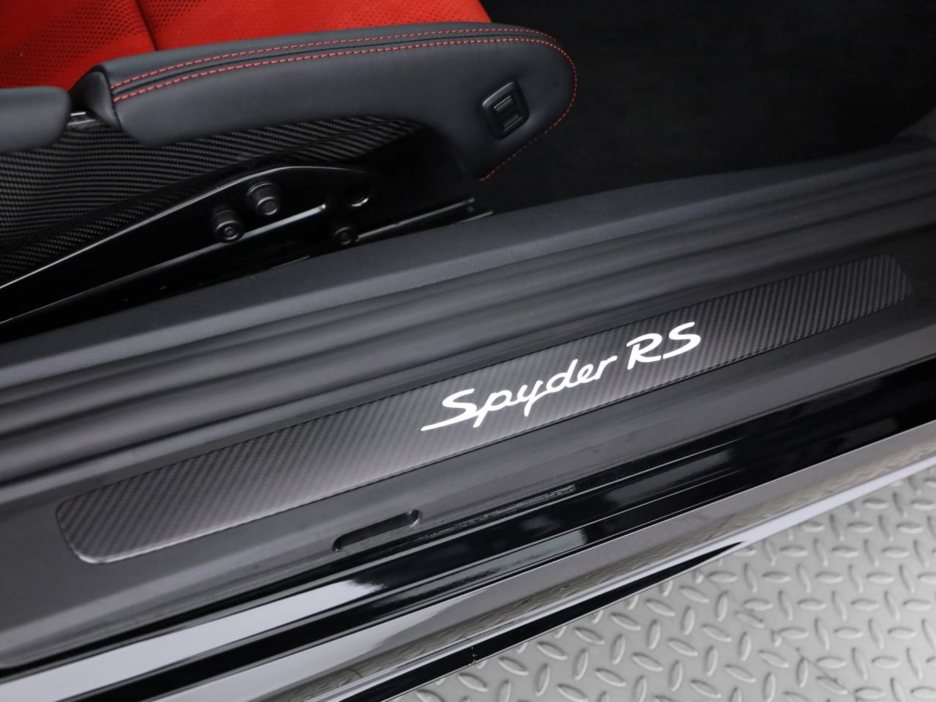 PORSCHE 718 Spyder RS-image-12