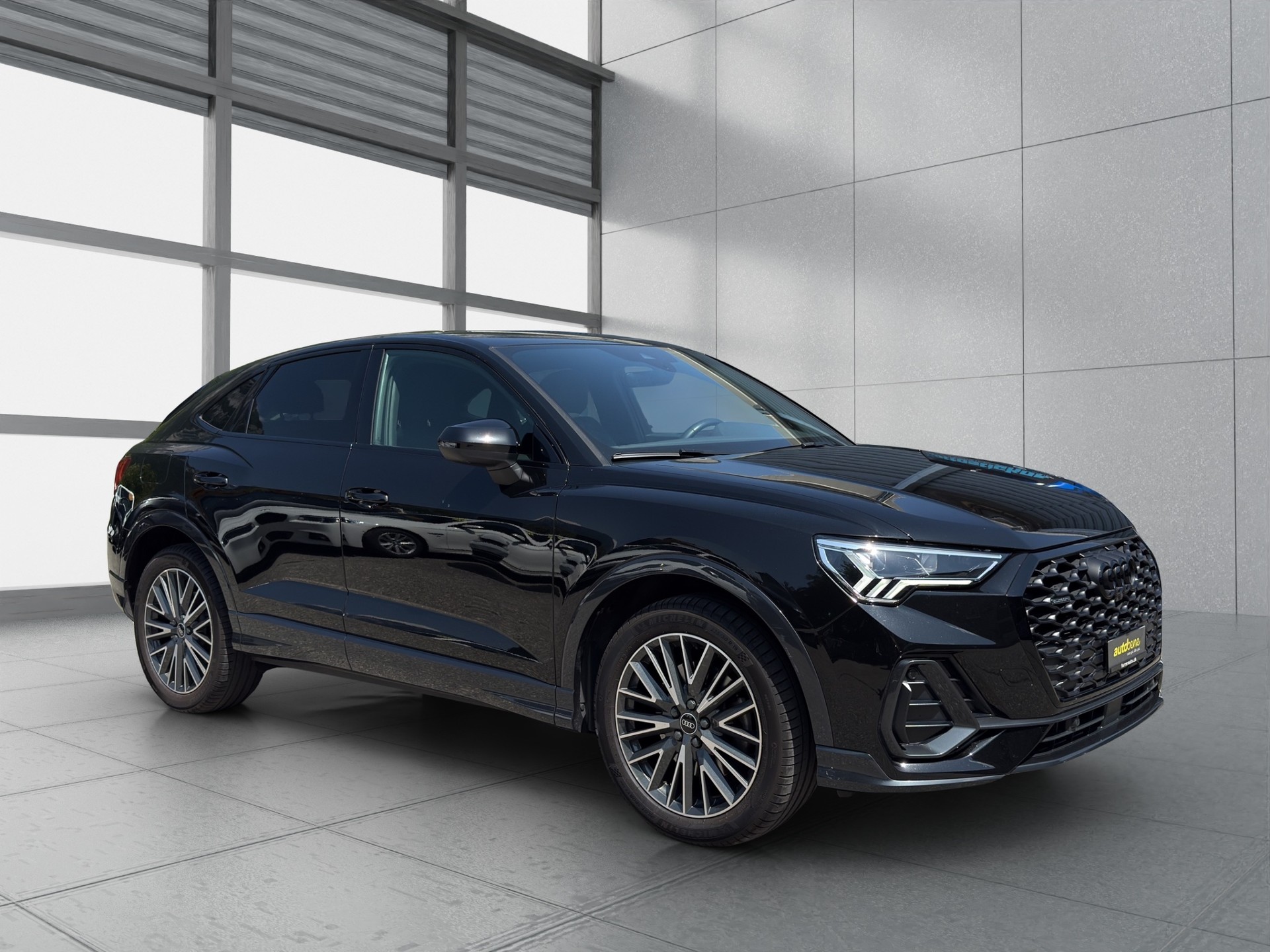 AUDI Q3 Sportback 40 TDI Attraction quattro S-tronic-image-3