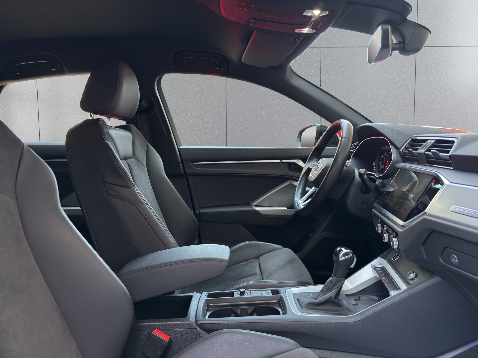 AUDI Q3 Sportback 40 TDI Attraction quattro S-tronic-image-11