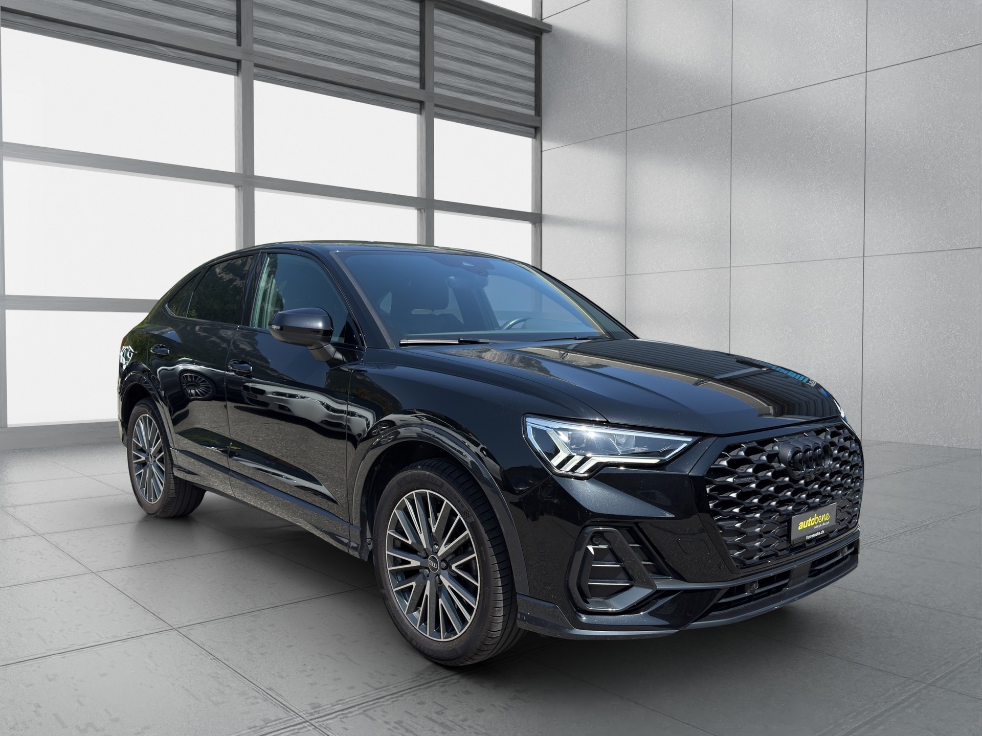 AUDI Q3 Sportback 40 TDI Attraction quattro S-tronic-image-1