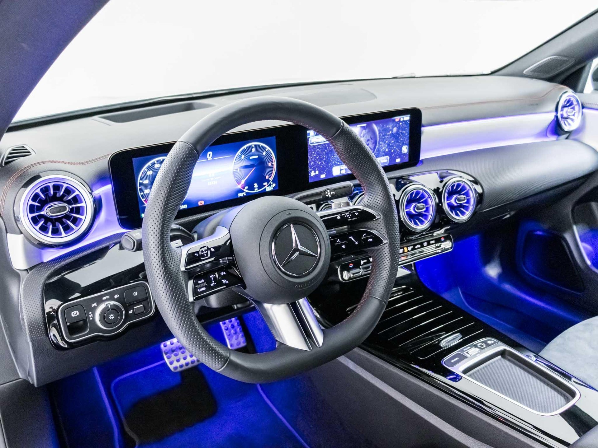 MERCEDES-BENZ CLA 220 d Coupé-image-8