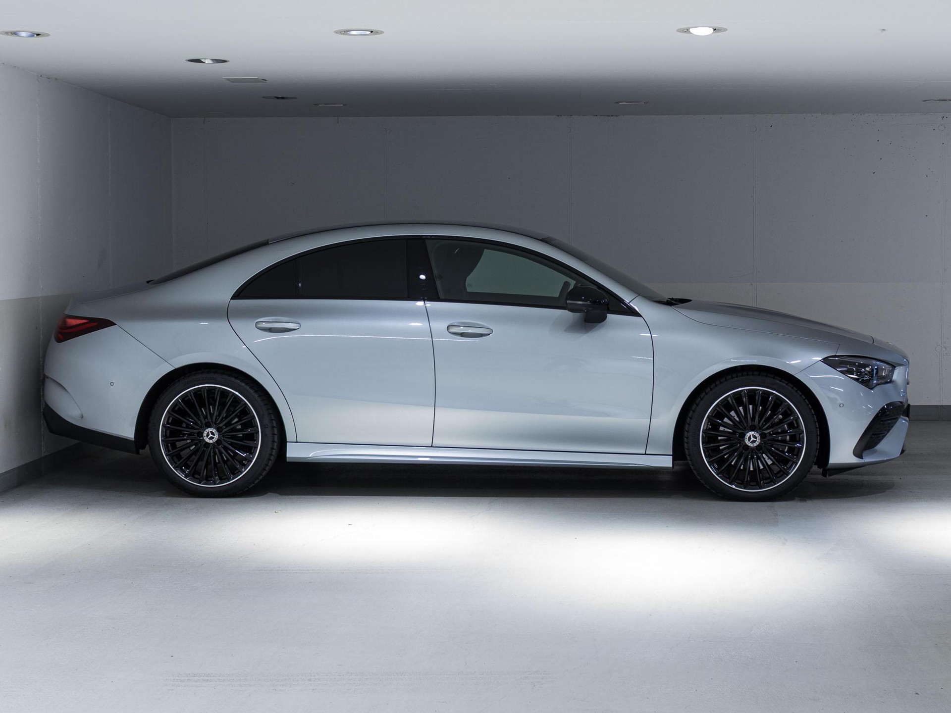 MERCEDES-BENZ CLA 220 d Coupé-image-1