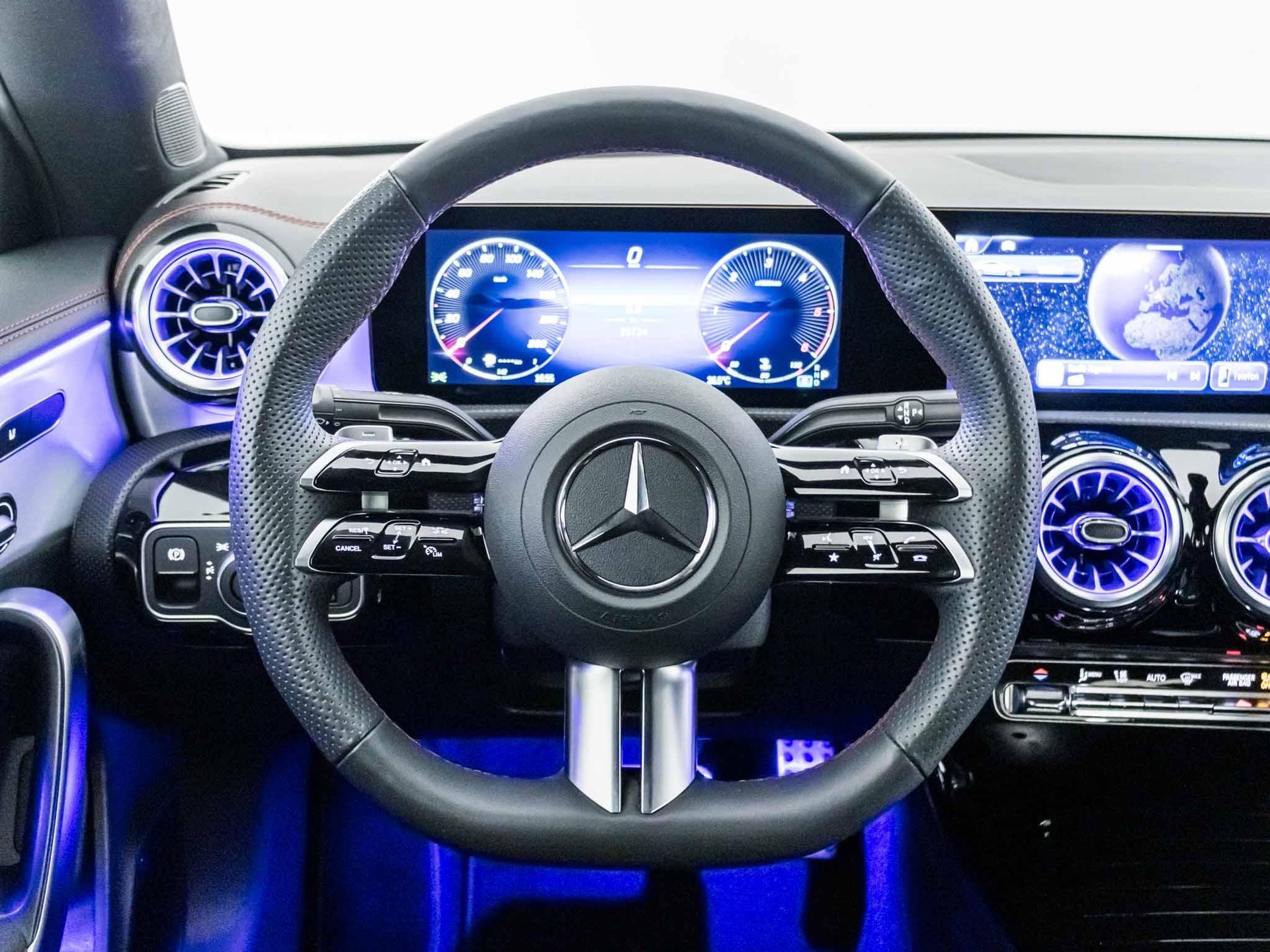 MERCEDES-BENZ CLA 220 d Coupé-image-10