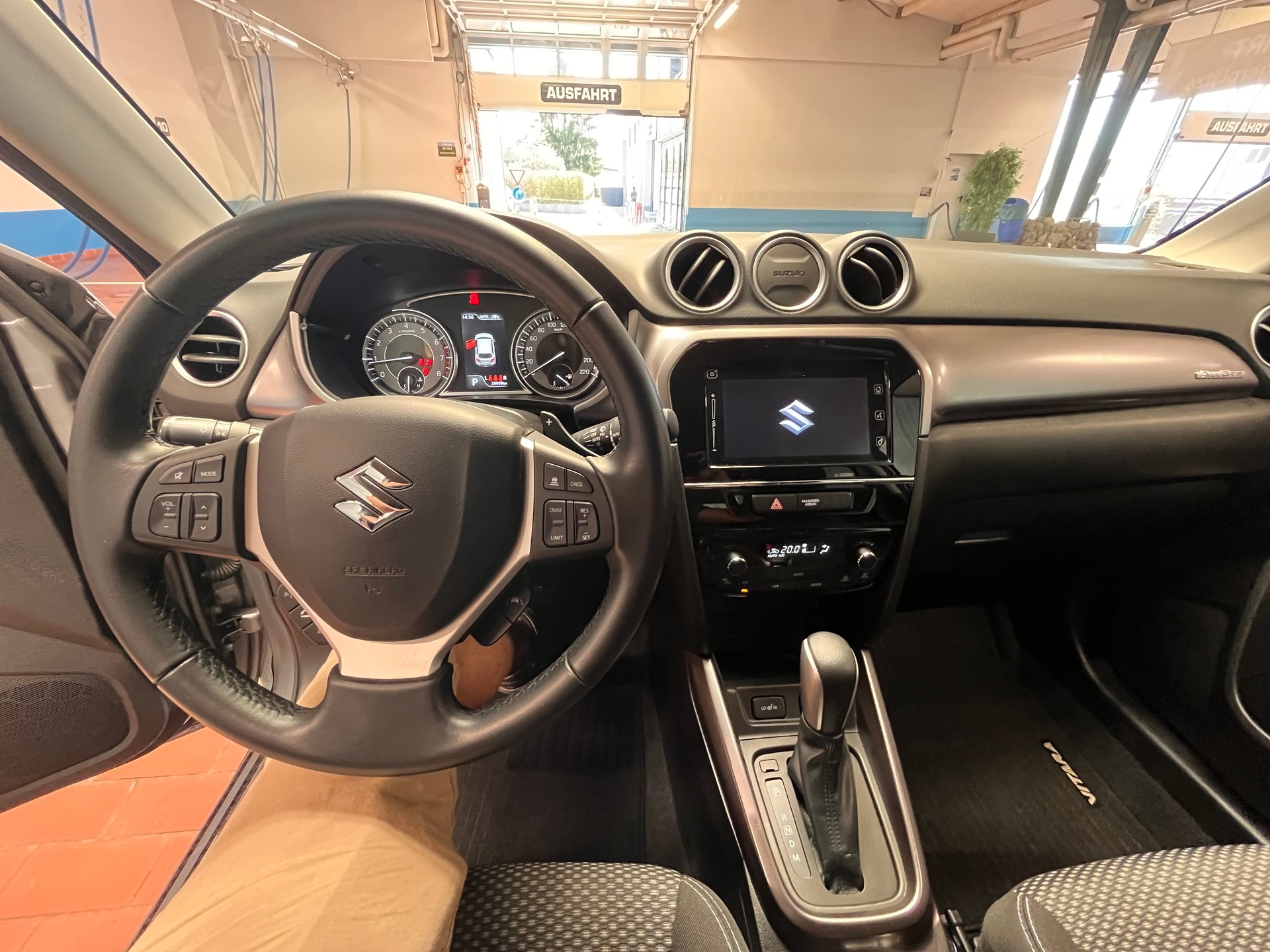 SUZUKI 1.4 T Piz Sulai Hybrid 4x4-image-3