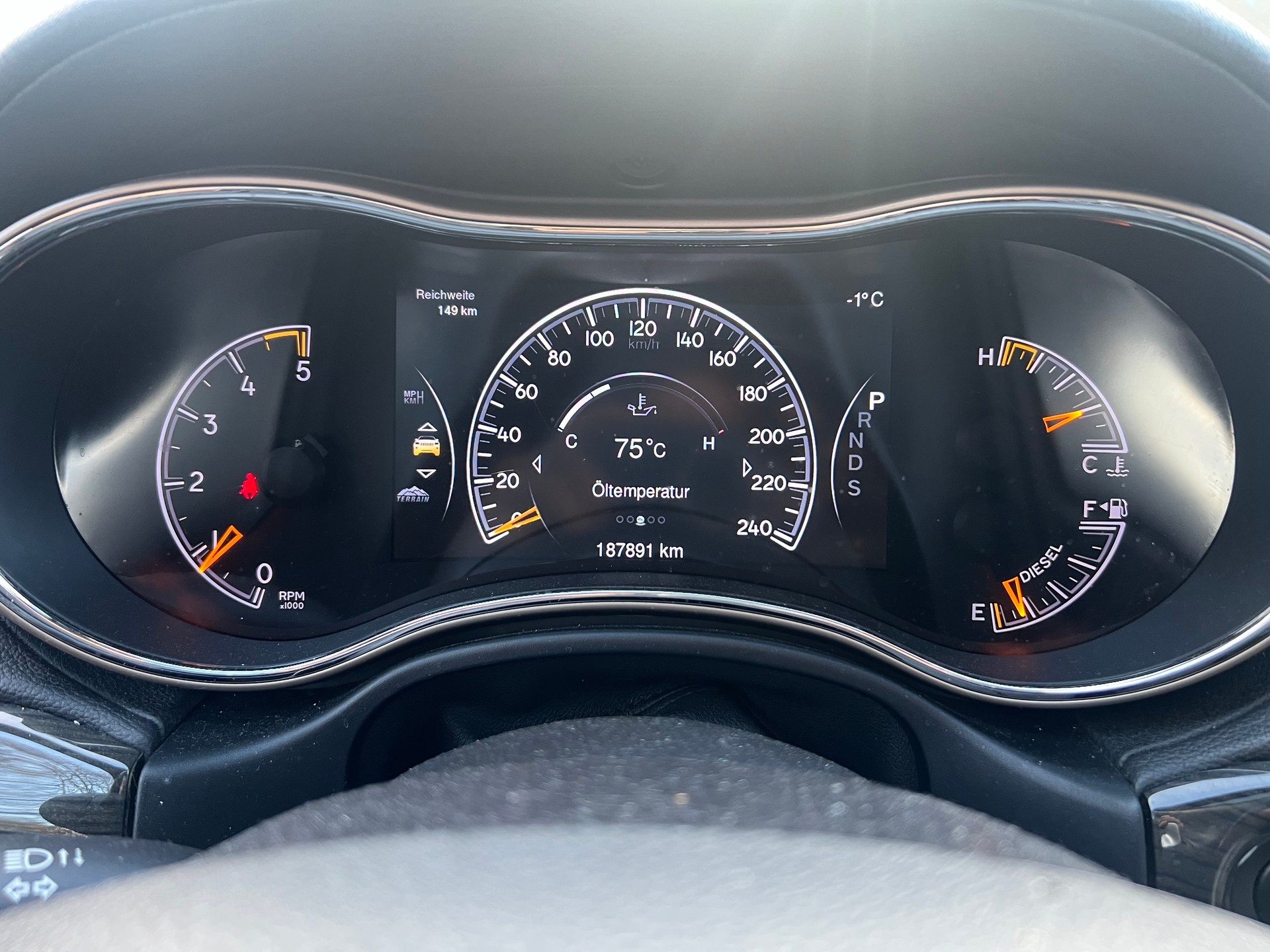 JEEP Grand Cherokee 3.0 CRD Platium Edition-image-12