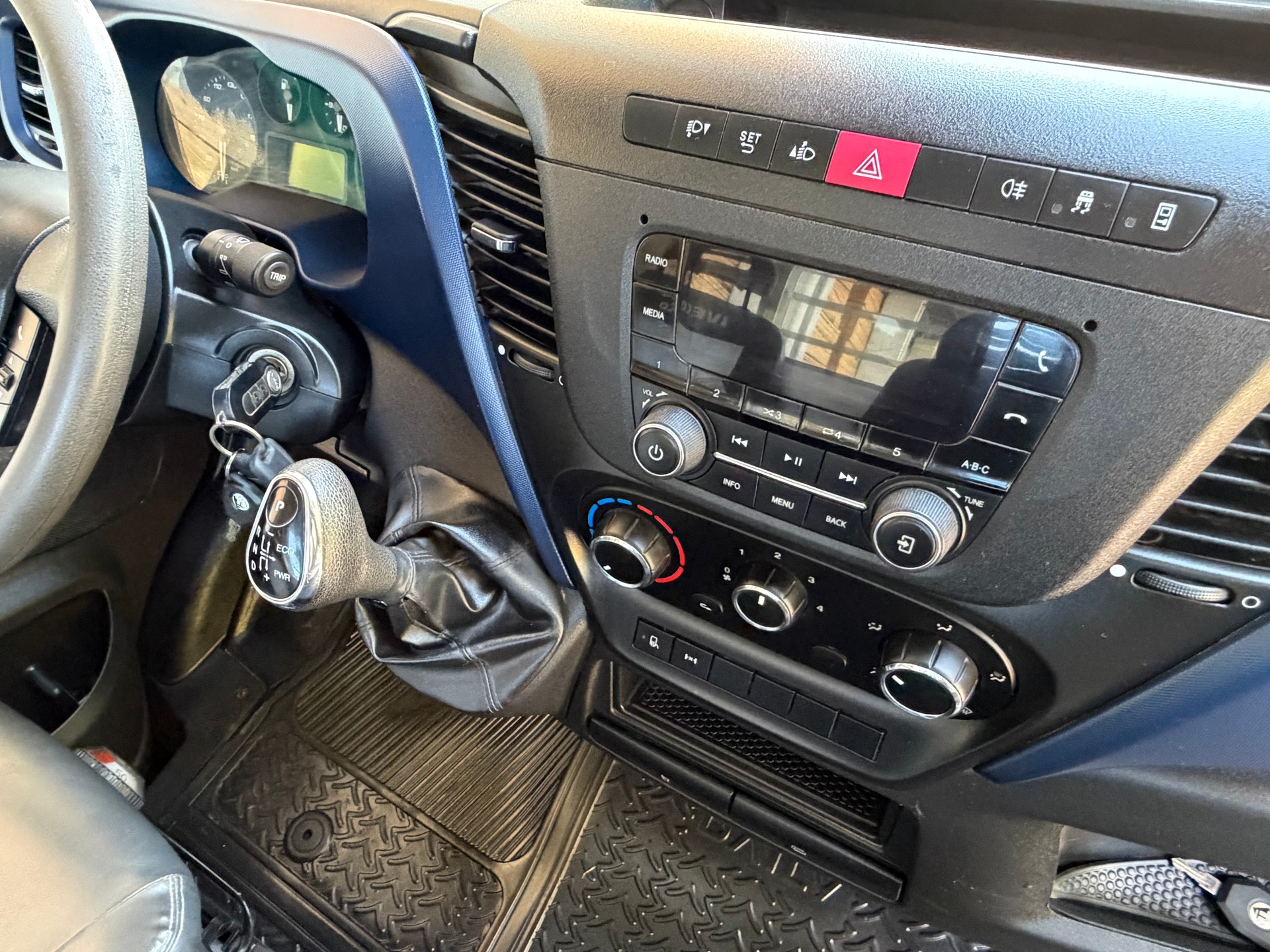 IVECO 35 C 16 A8-image-13