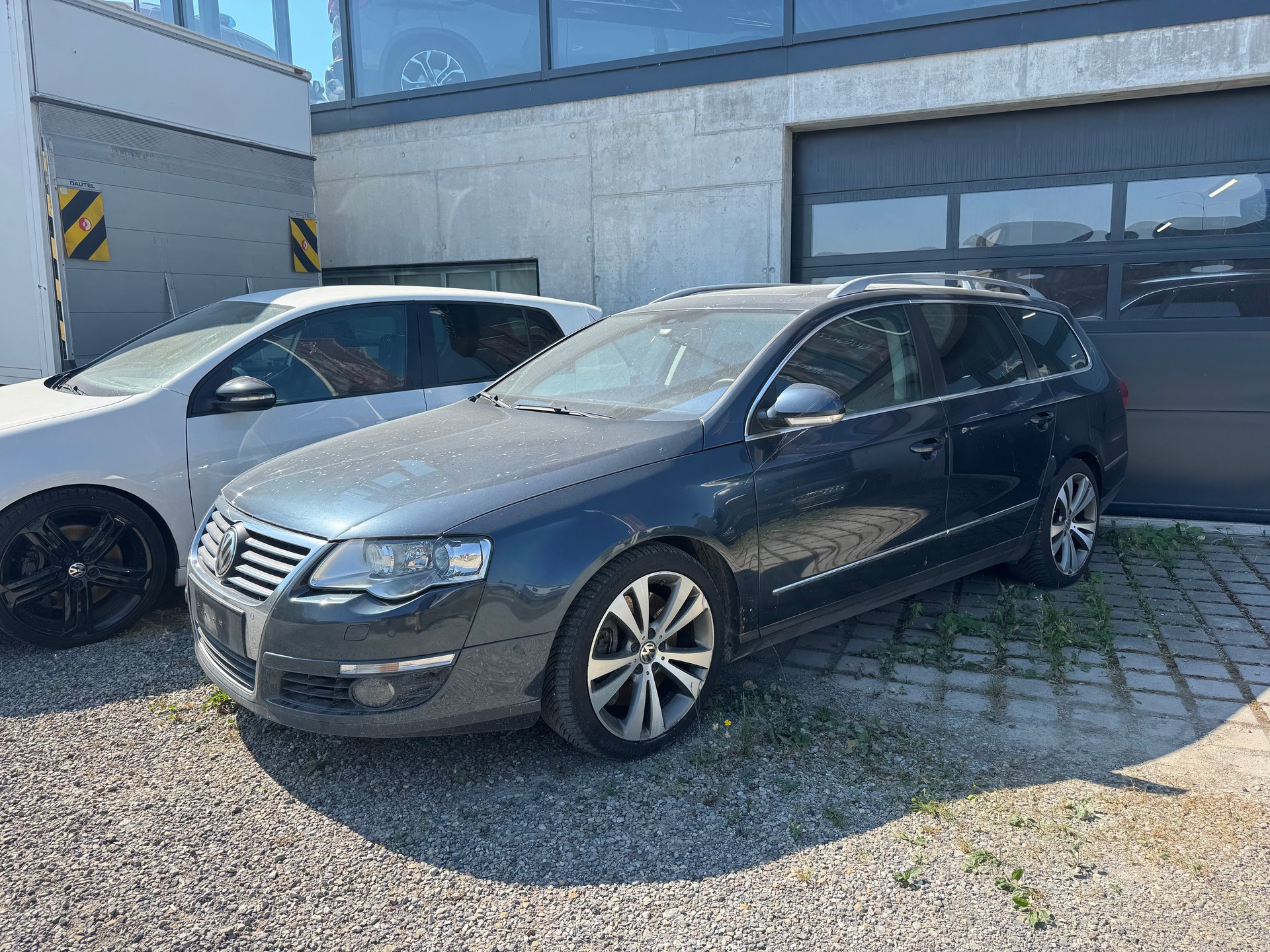 VW Passat Variant 3.2 V6 FSI Highline 4Motion-image-0