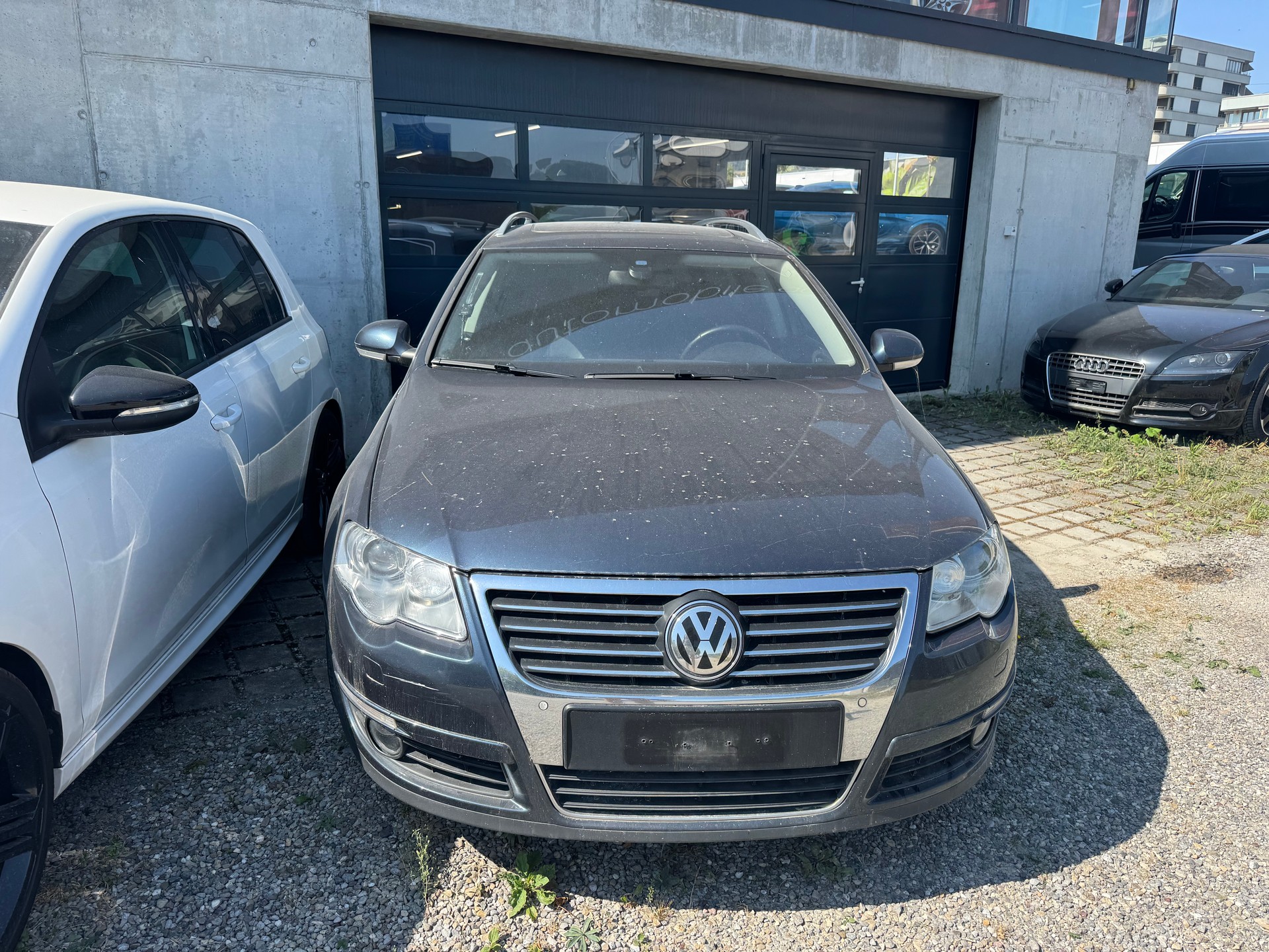 VW Passat Variant 3.2 V6 FSI Highline 4Motion-image-1