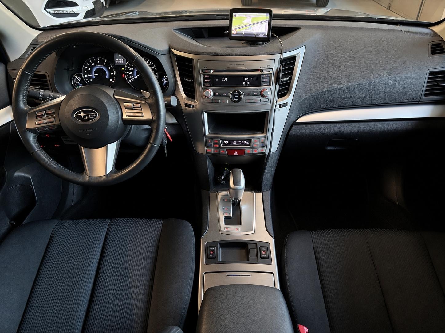 SUBARU Legacy 2.0i Swiss AWD Lineartronic-image-11
