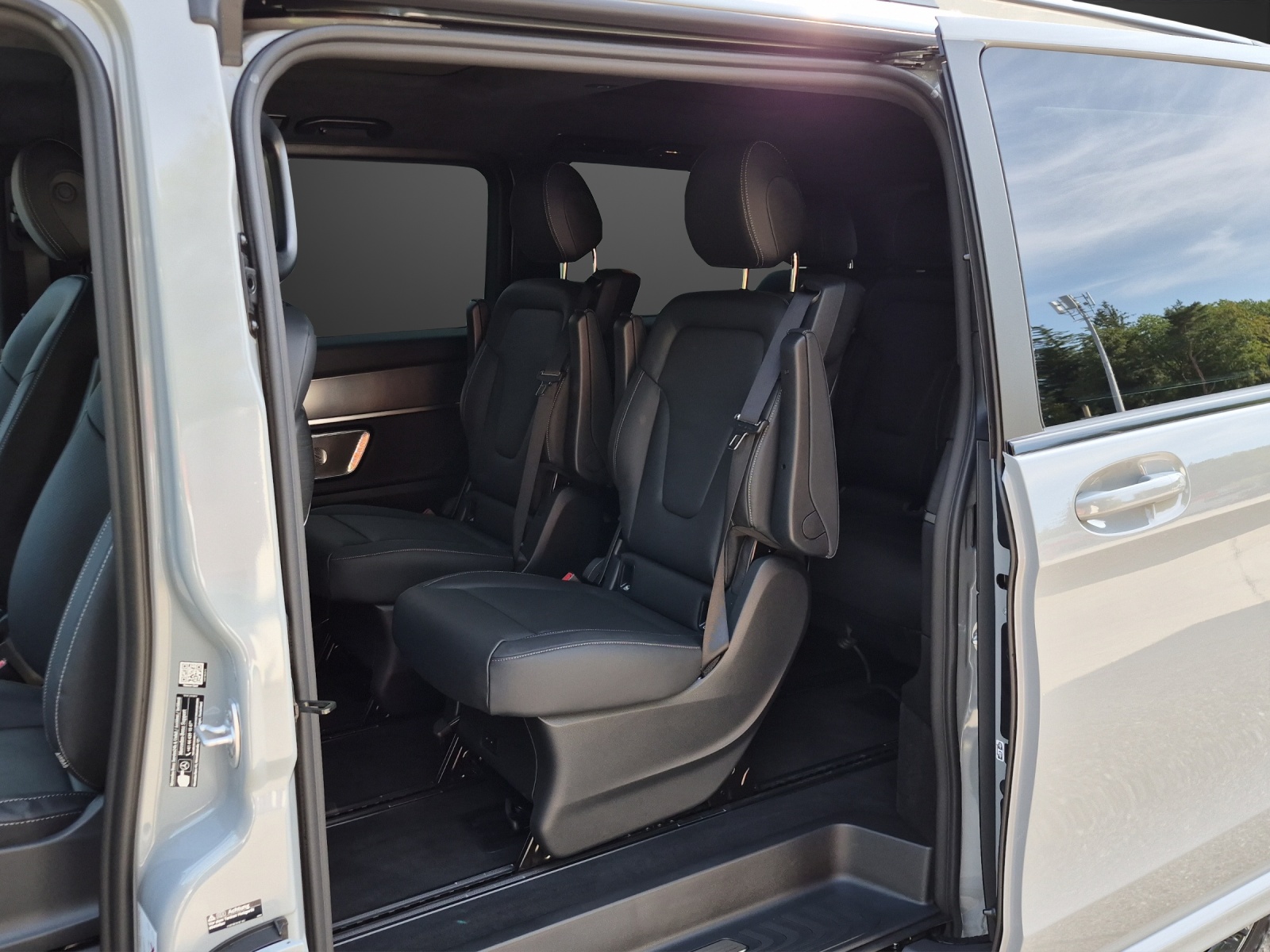 MERCEDES-BENZ V 300 d lang 4Matic Swiss Edition 9G-Tronic-image-8