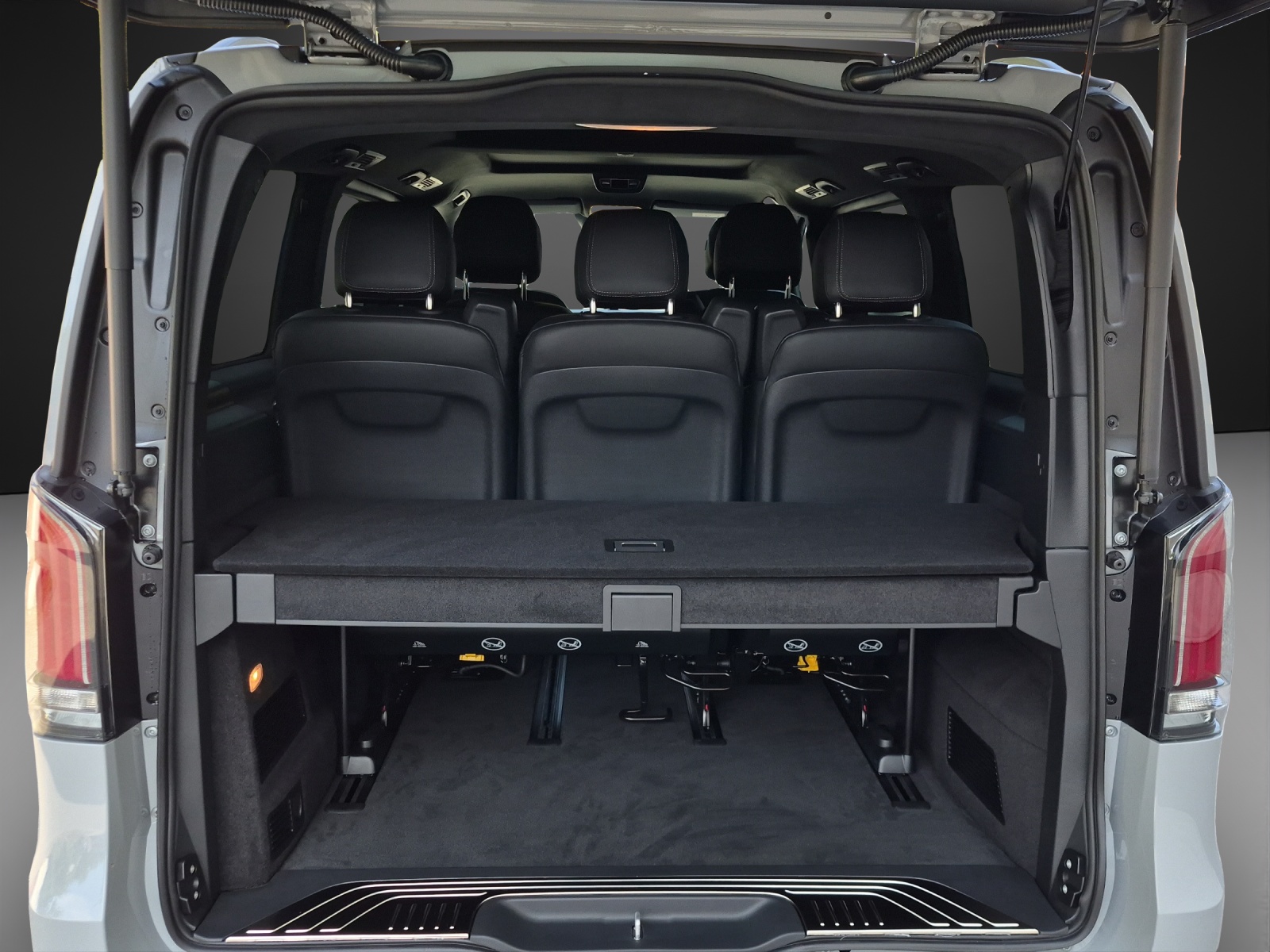 MERCEDES-BENZ V 300 d lang 4Matic Swiss Edition 9G-Tronic-image-11