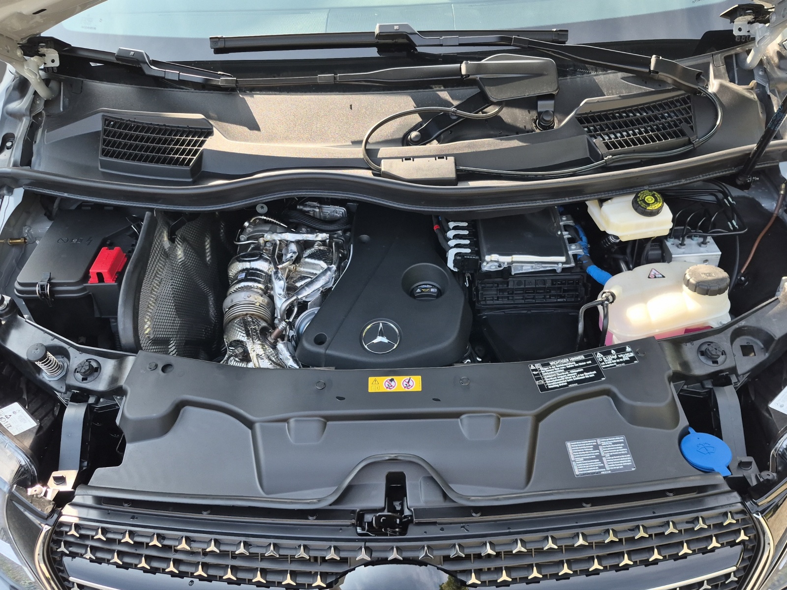 MERCEDES-BENZ V 300 d lang 4Matic Swiss Edition 9G-Tronic-image-13