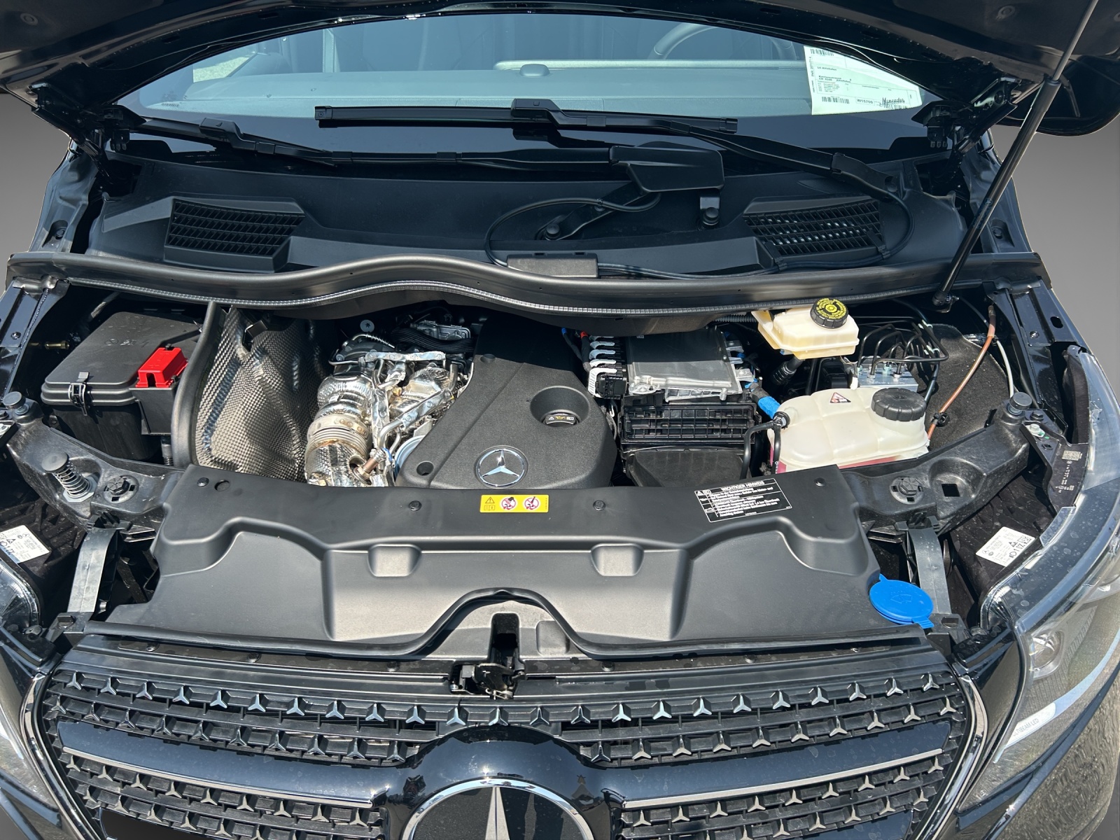 MERCEDES-BENZ V 300 d lang 4Matic Swiss Edition 9G-Tronic-image-11