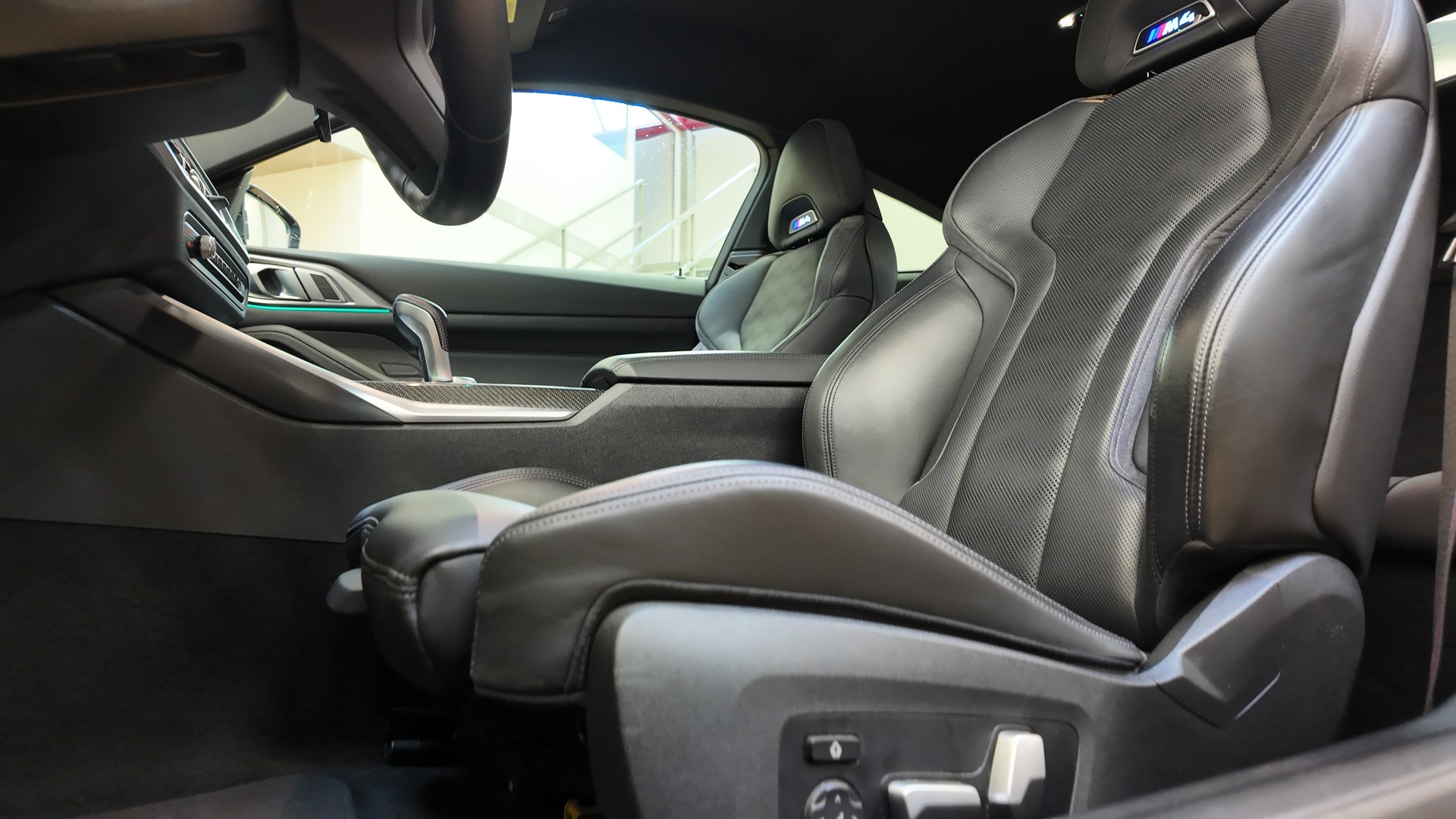 BMW M4 Coupé Competition M xDrive-image-12