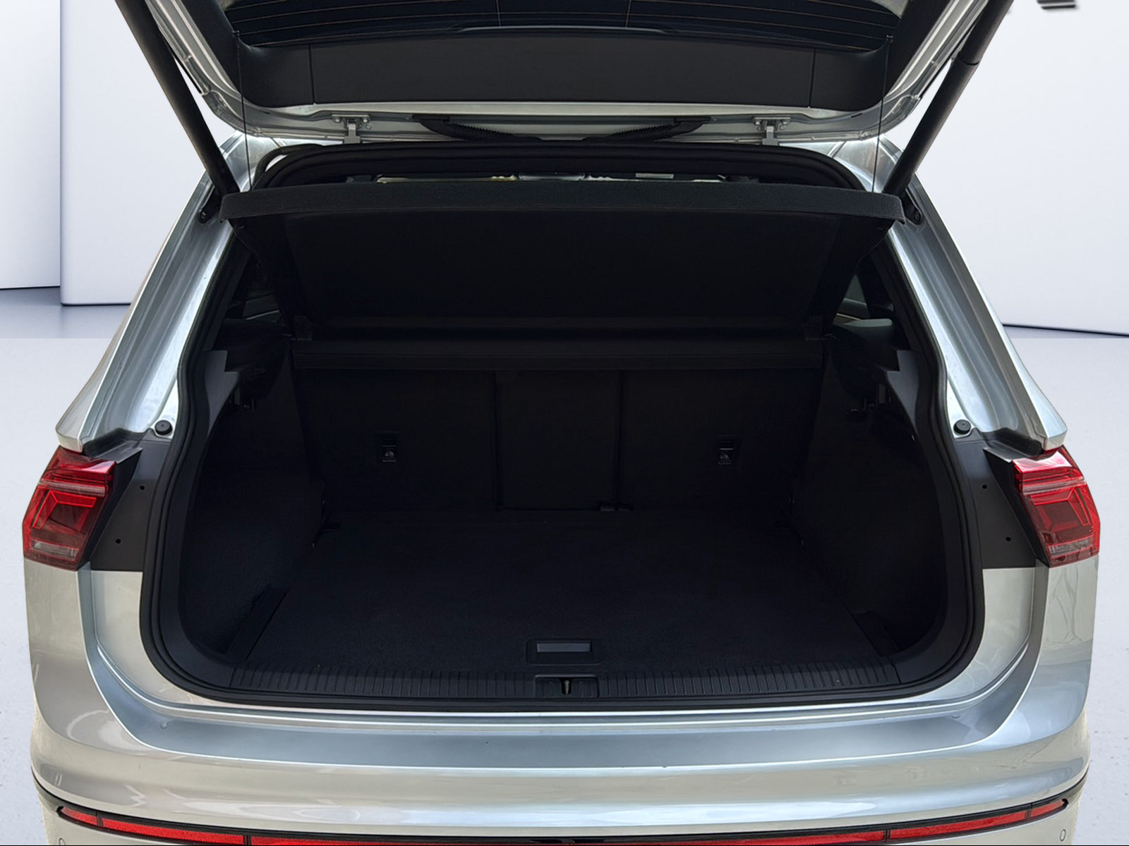 VW Tiguan 2.0 TDI SCR R-Line 4Motion DSG-image-8
