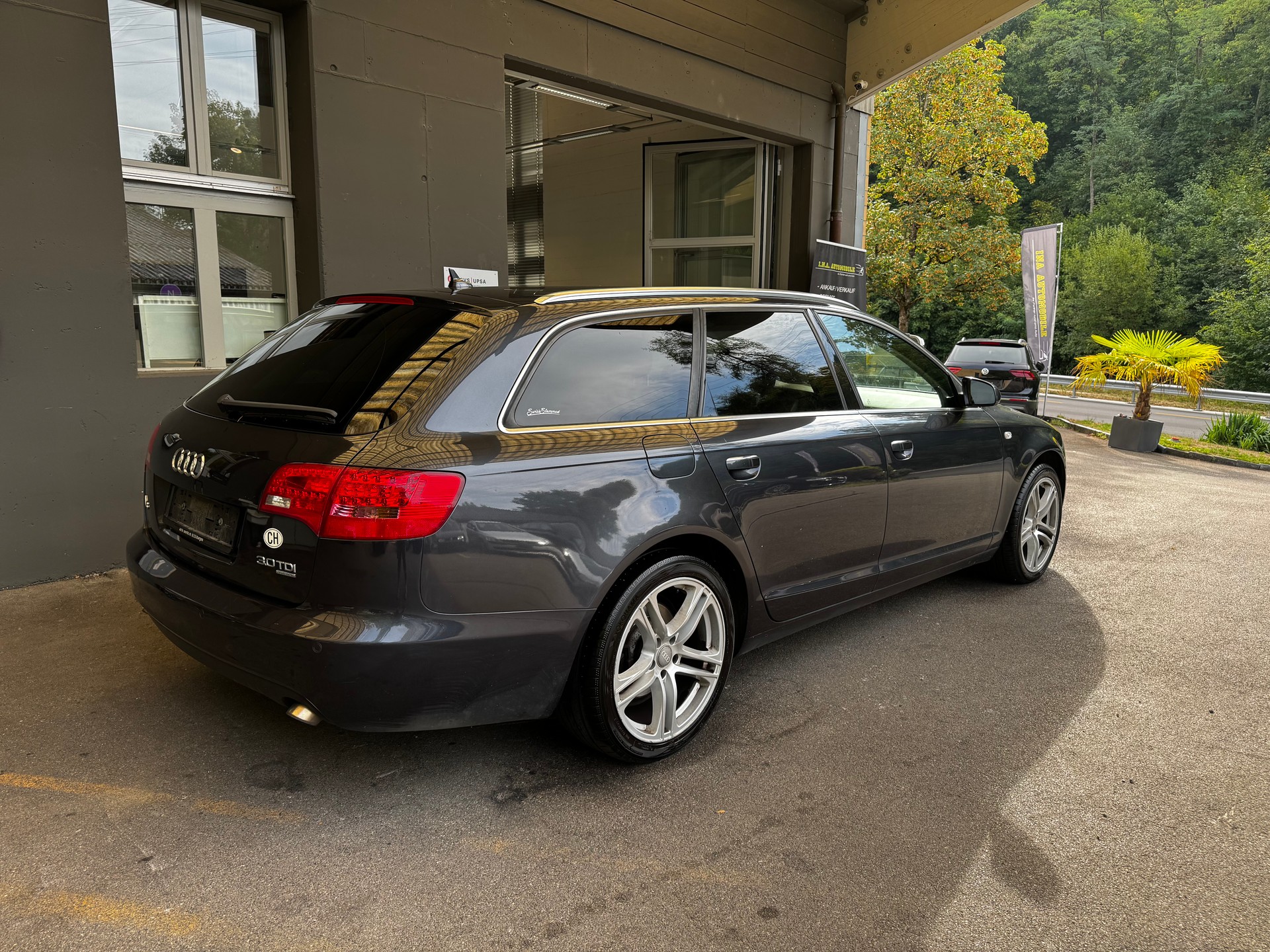 AUDI A6 Avant 3.0 V6 TDI quattro-image-2