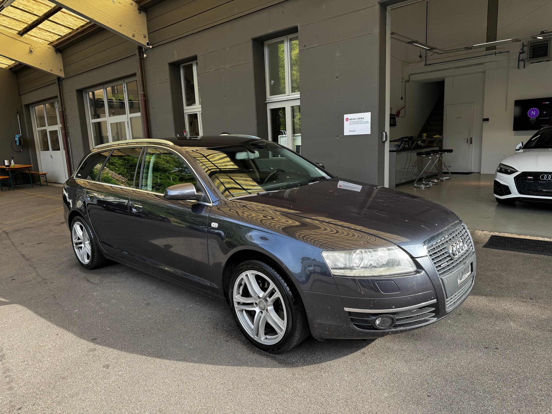 AUDI A6 Avant 3.0 V6 TDI quattro-image-1