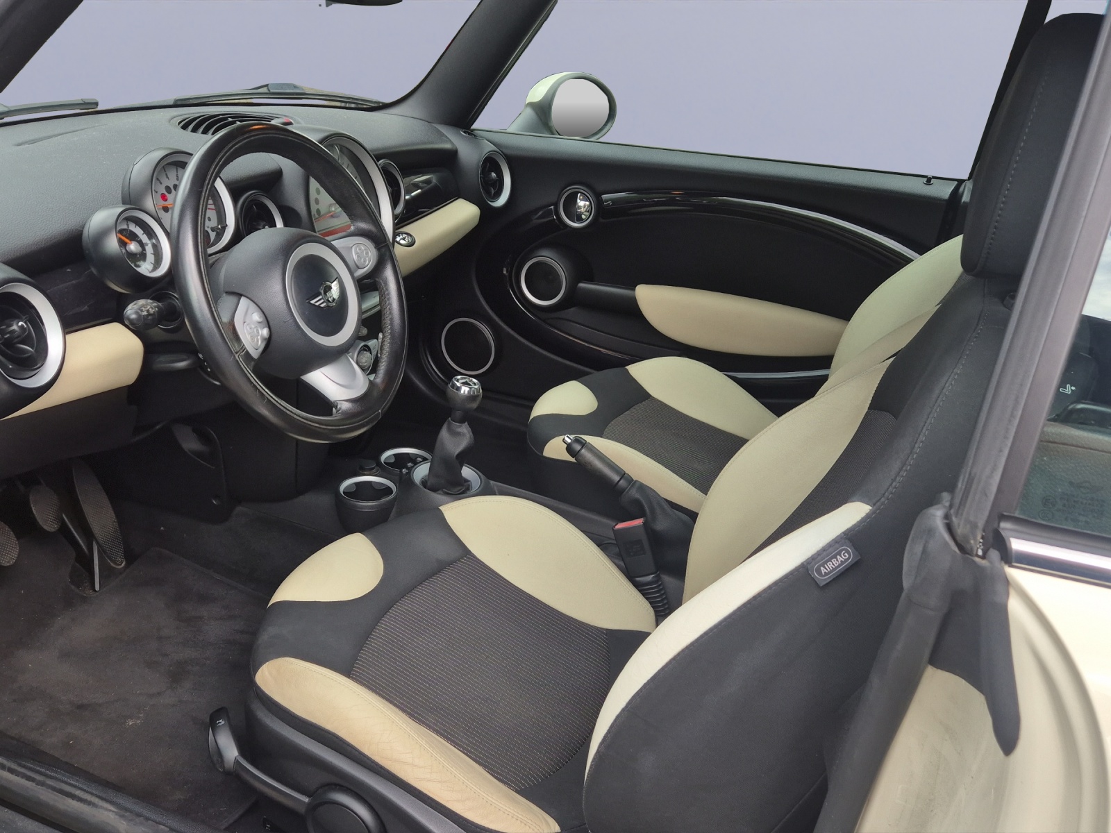 MINI Cooper Cabriolet-image-9
