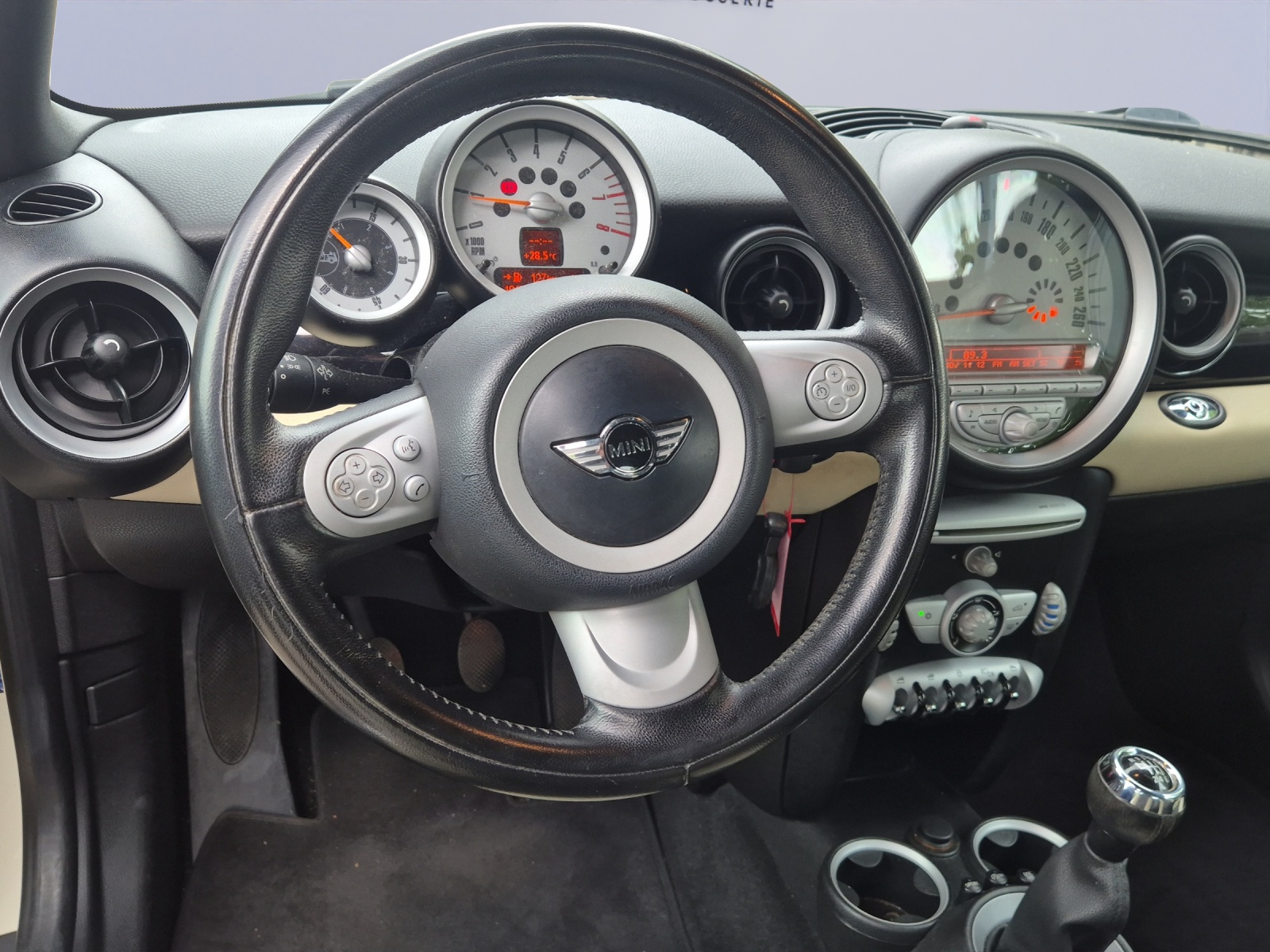 MINI Cooper Cabriolet-image-8