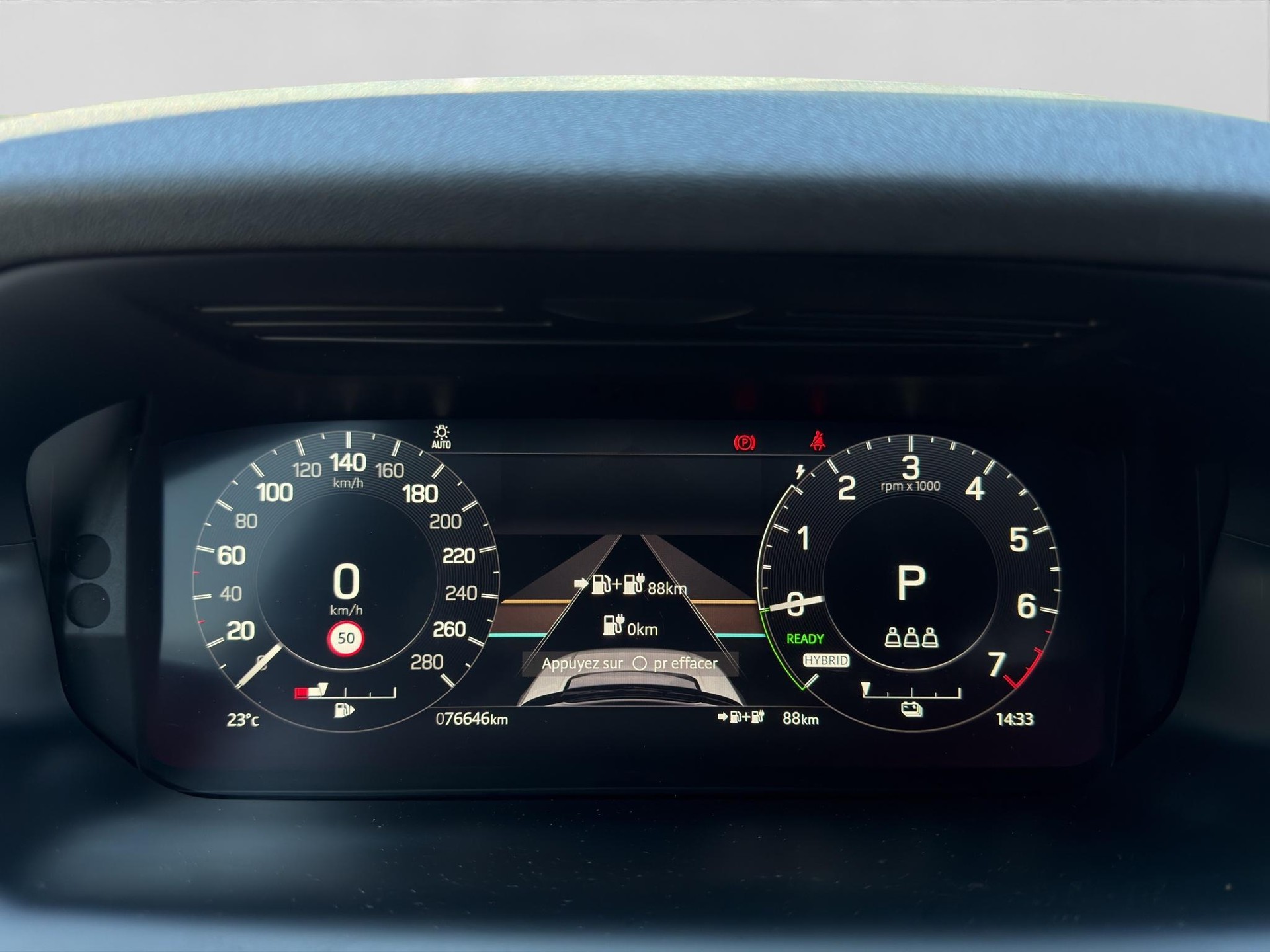 LAND ROVER Discovery Sport 1.5 T 300e SE-image-4