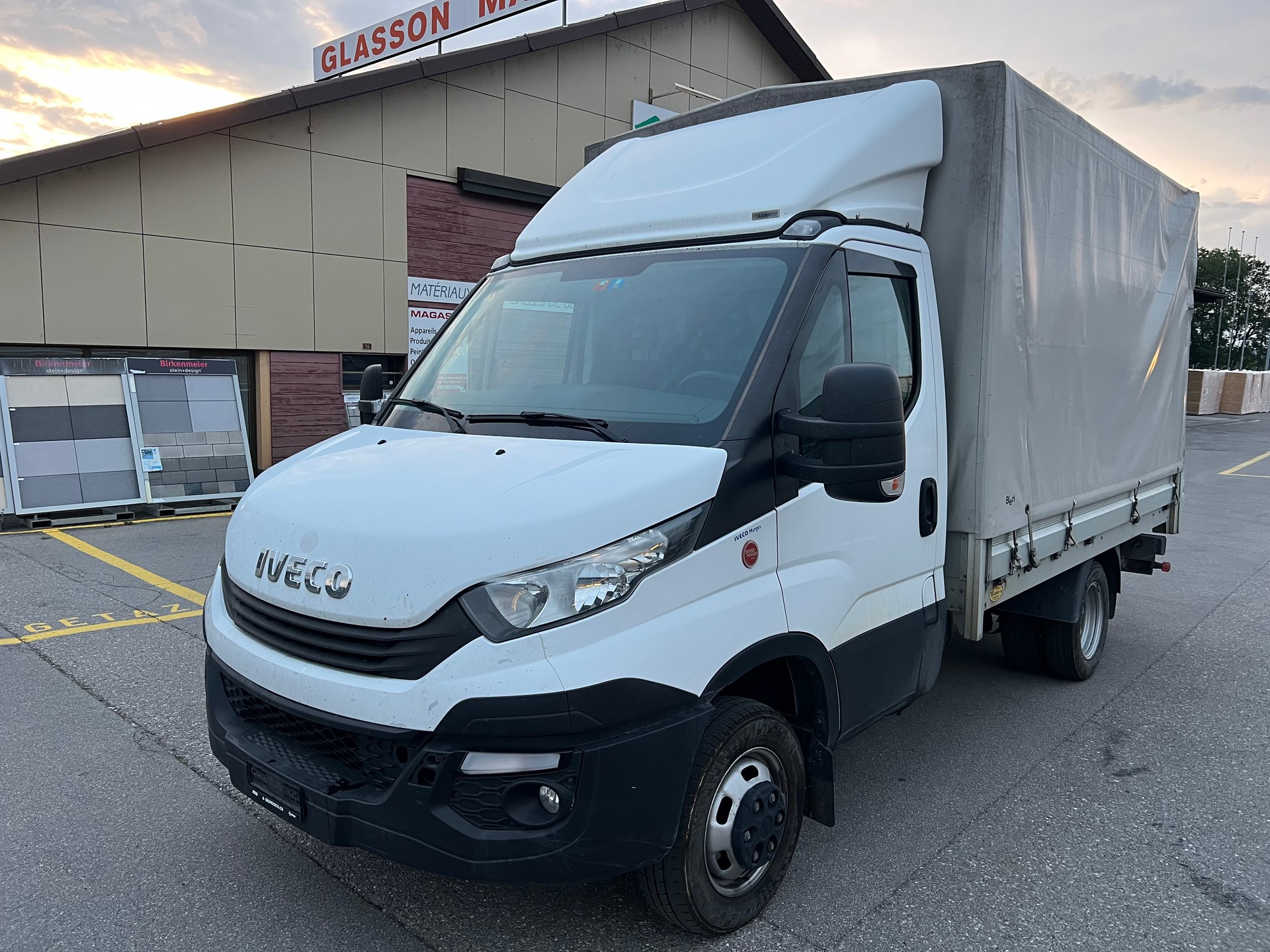 IVECO 35C15 3000cc Diesel , Clima, Euro 6, pont bâché ridelle.-image-0