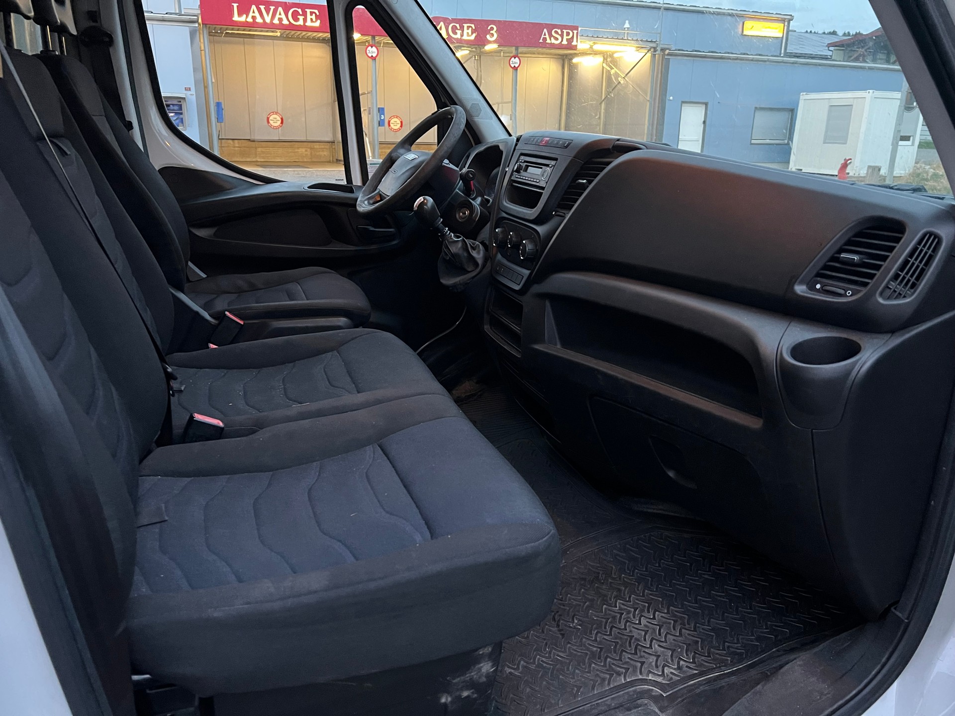 IVECO 35C15 3000cc Diesel , Clima, Euro 6, pont bâché ridelle.-image-11