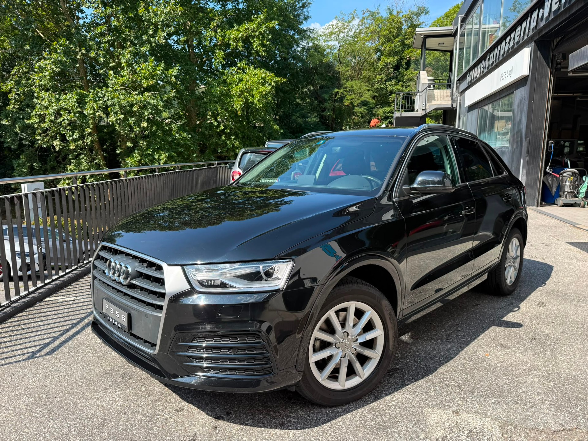 AUDI Q3 2.0 TFSI design quattro S-tronic-image-1