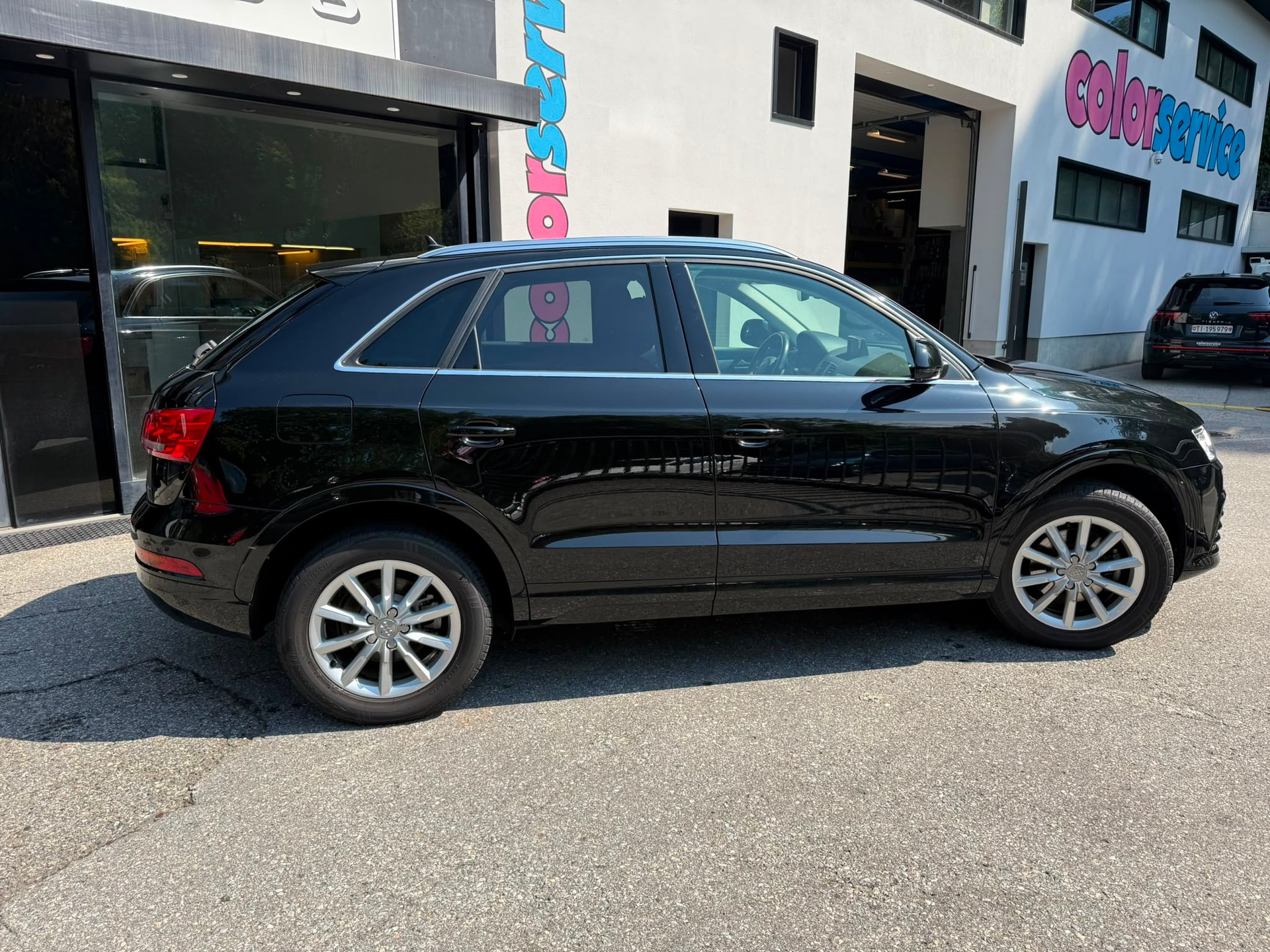 AUDI Q3 2.0 TFSI design quattro S-tronic-image-3