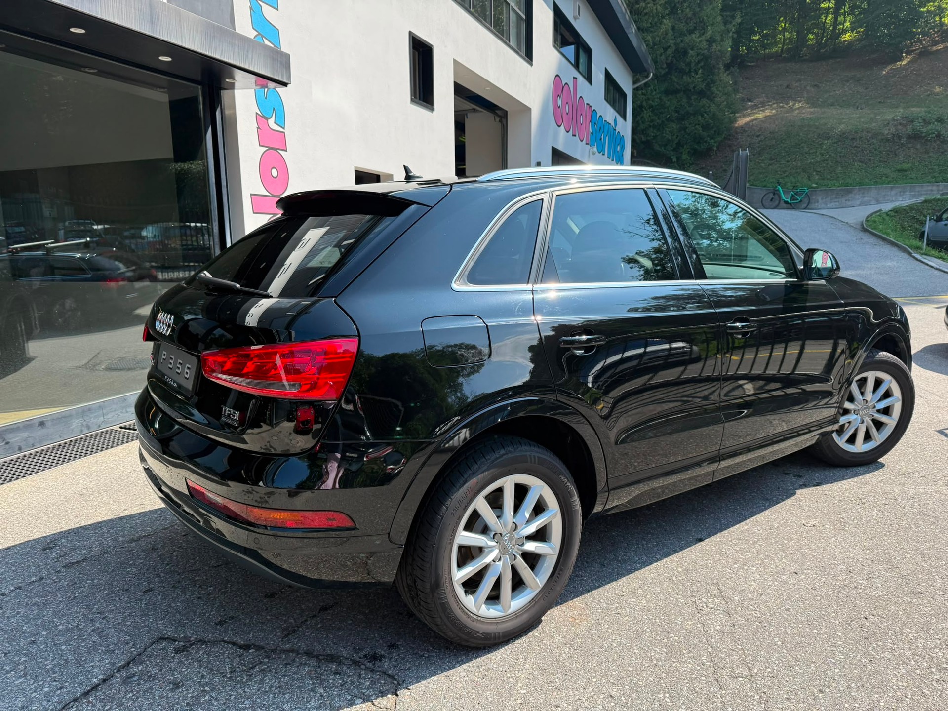 AUDI Q3 2.0 TFSI design quattro S-tronic-image-4