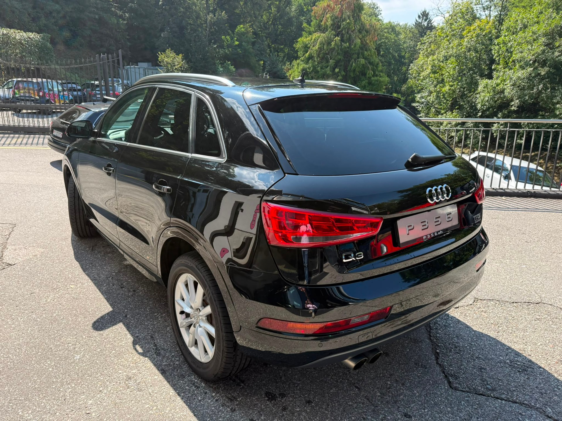 AUDI Q3 2.0 TFSI design quattro S-tronic-image-6