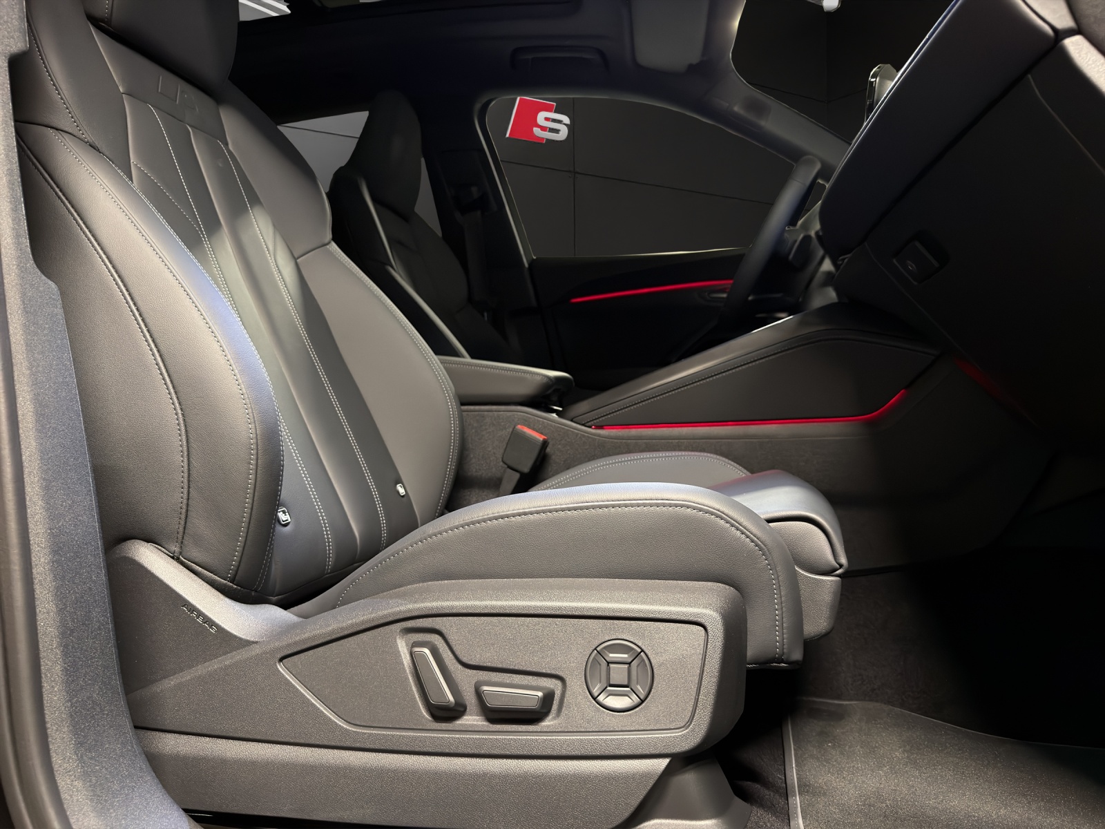 AUDI Q5 TFSI quatto 200 kW S-tronic-image-12