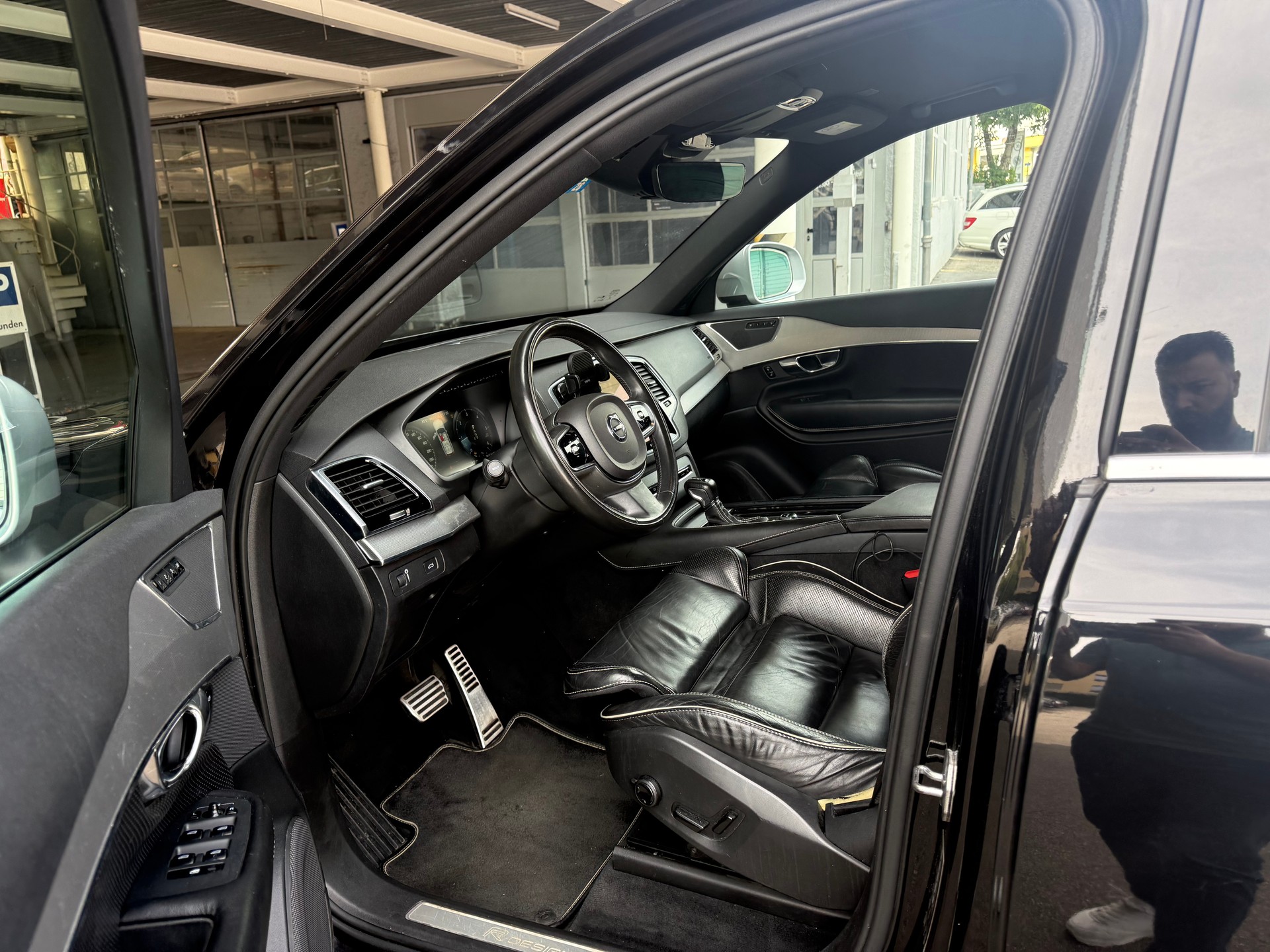 VOLVO XC90 D5 AWD R-Design Geartronic-image-11
