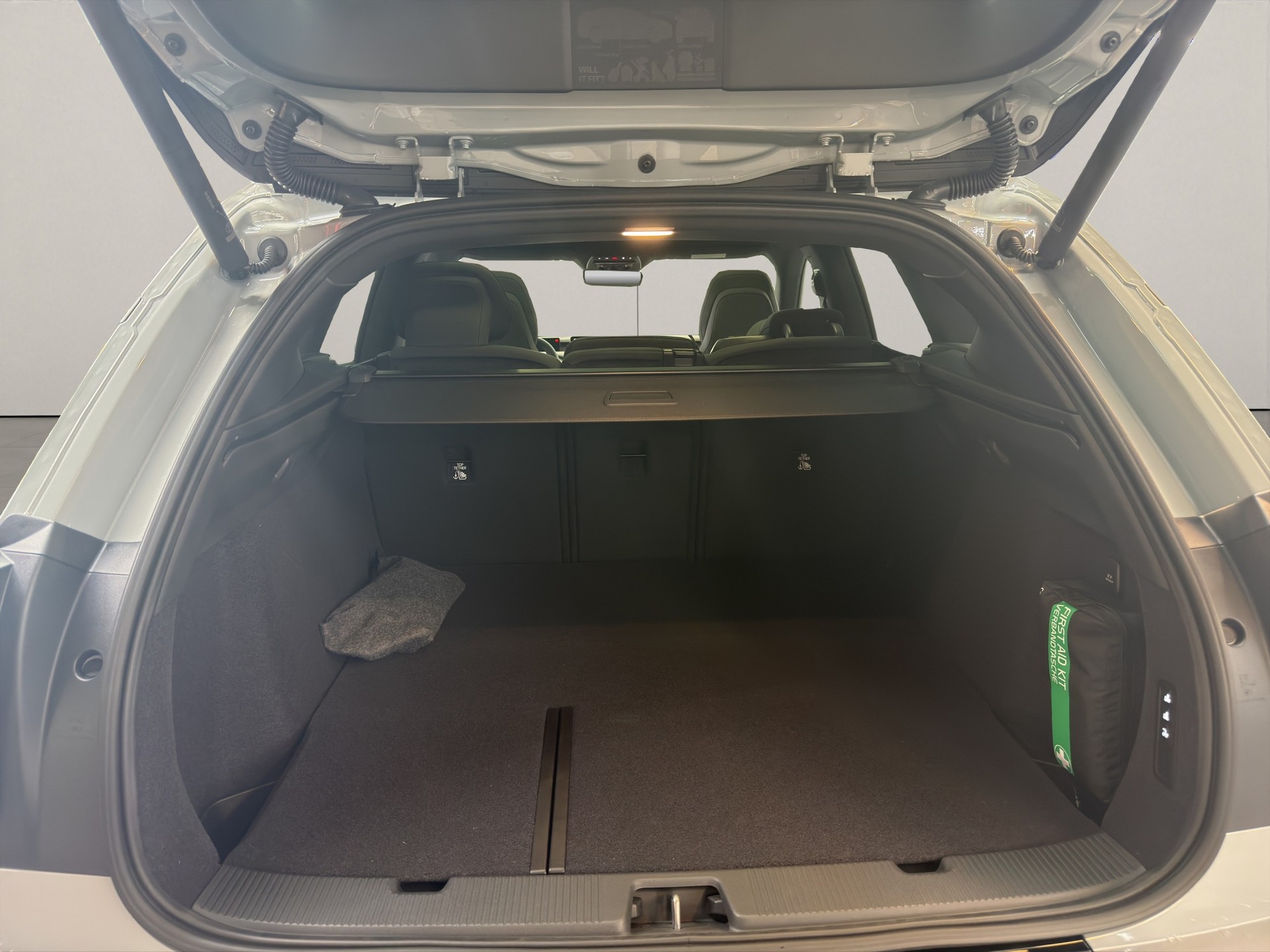 VOLVO EX60 Twin Ultra AWD-image-5