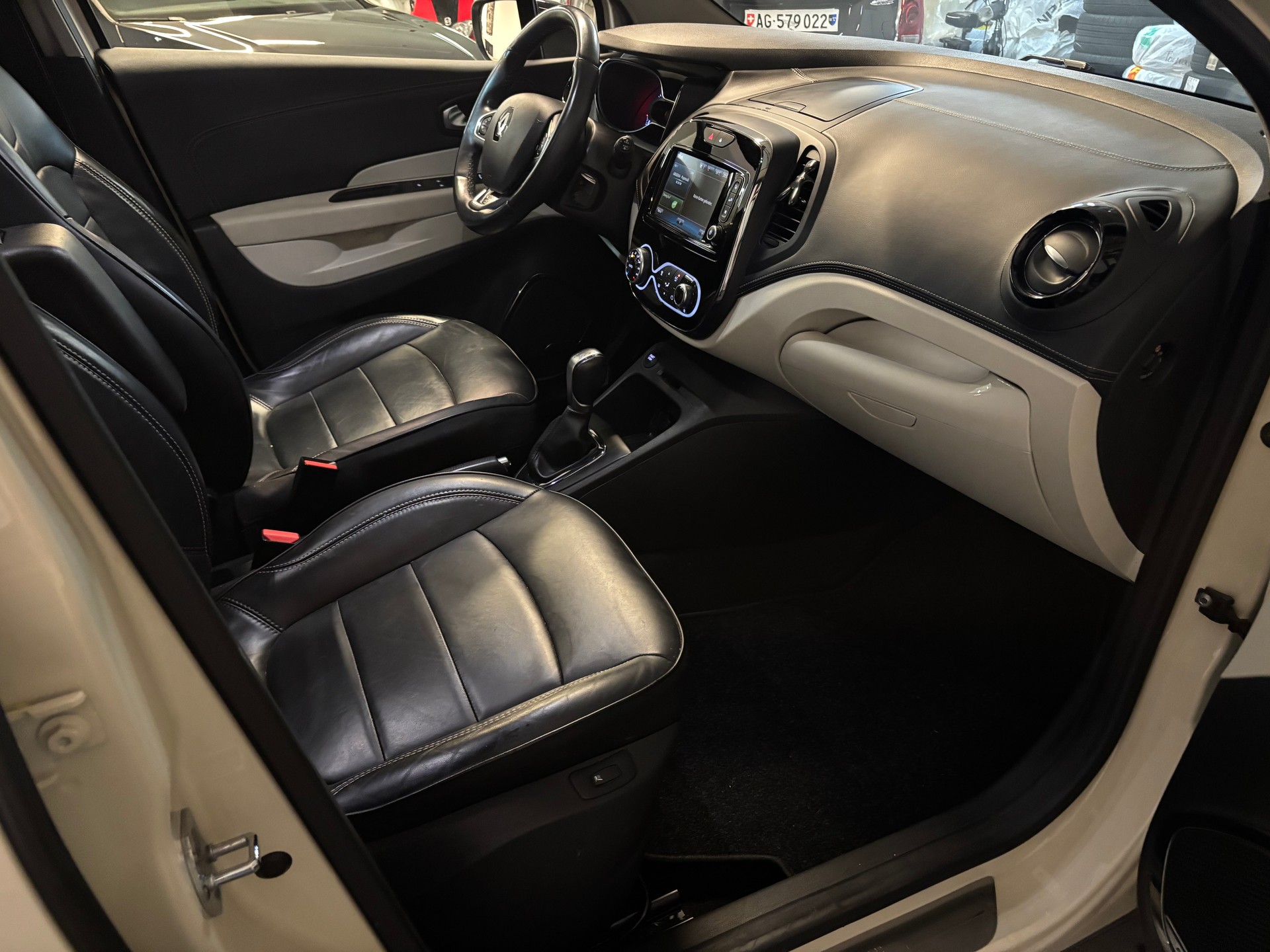 RENAULT Captur 1.2 T 16V Initiale Paris EDC-image-7