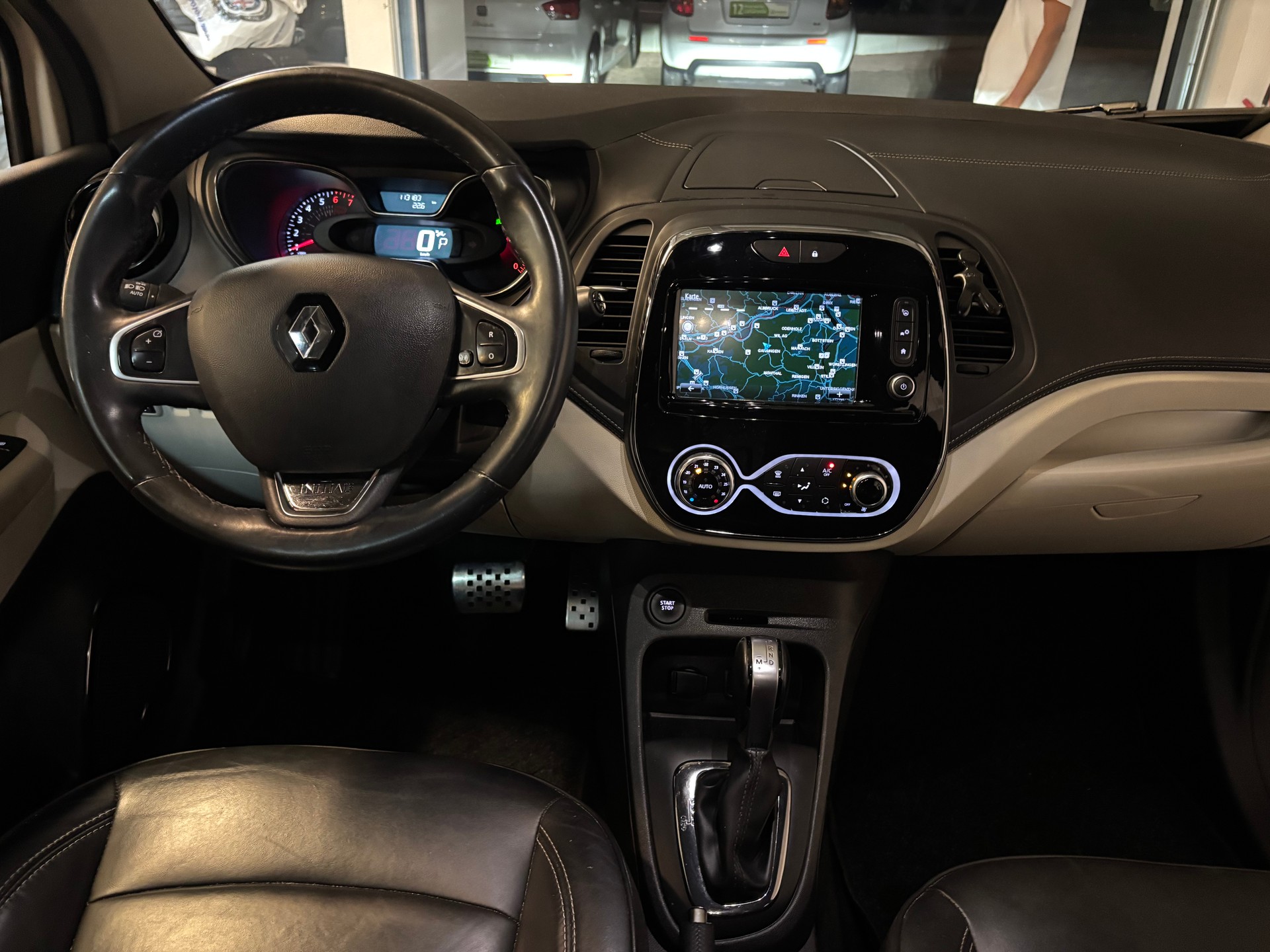 RENAULT Captur 1.2 T 16V Initiale Paris EDC-image-9