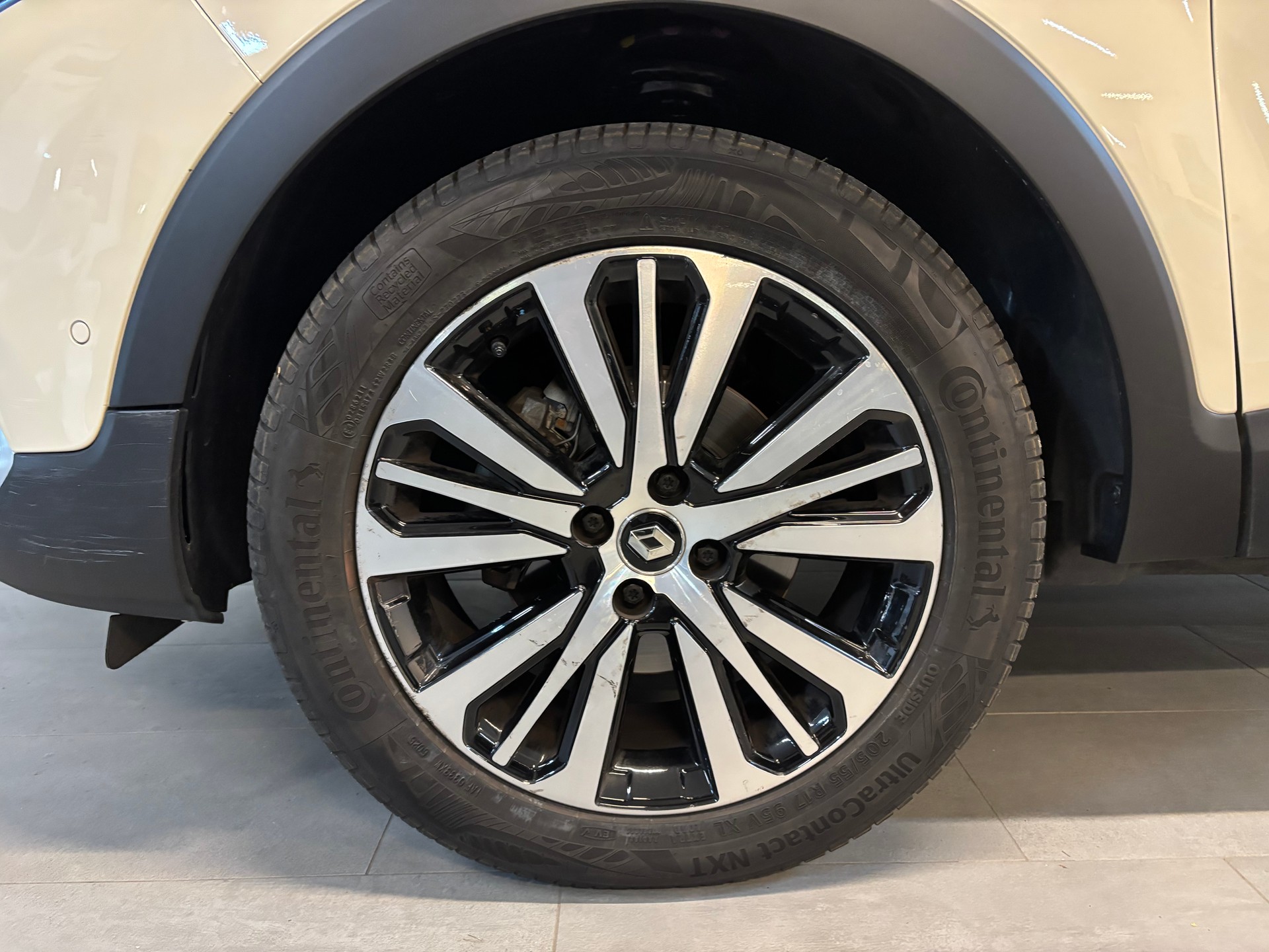 RENAULT Captur 1.2 T 16V Initiale Paris EDC-image-10