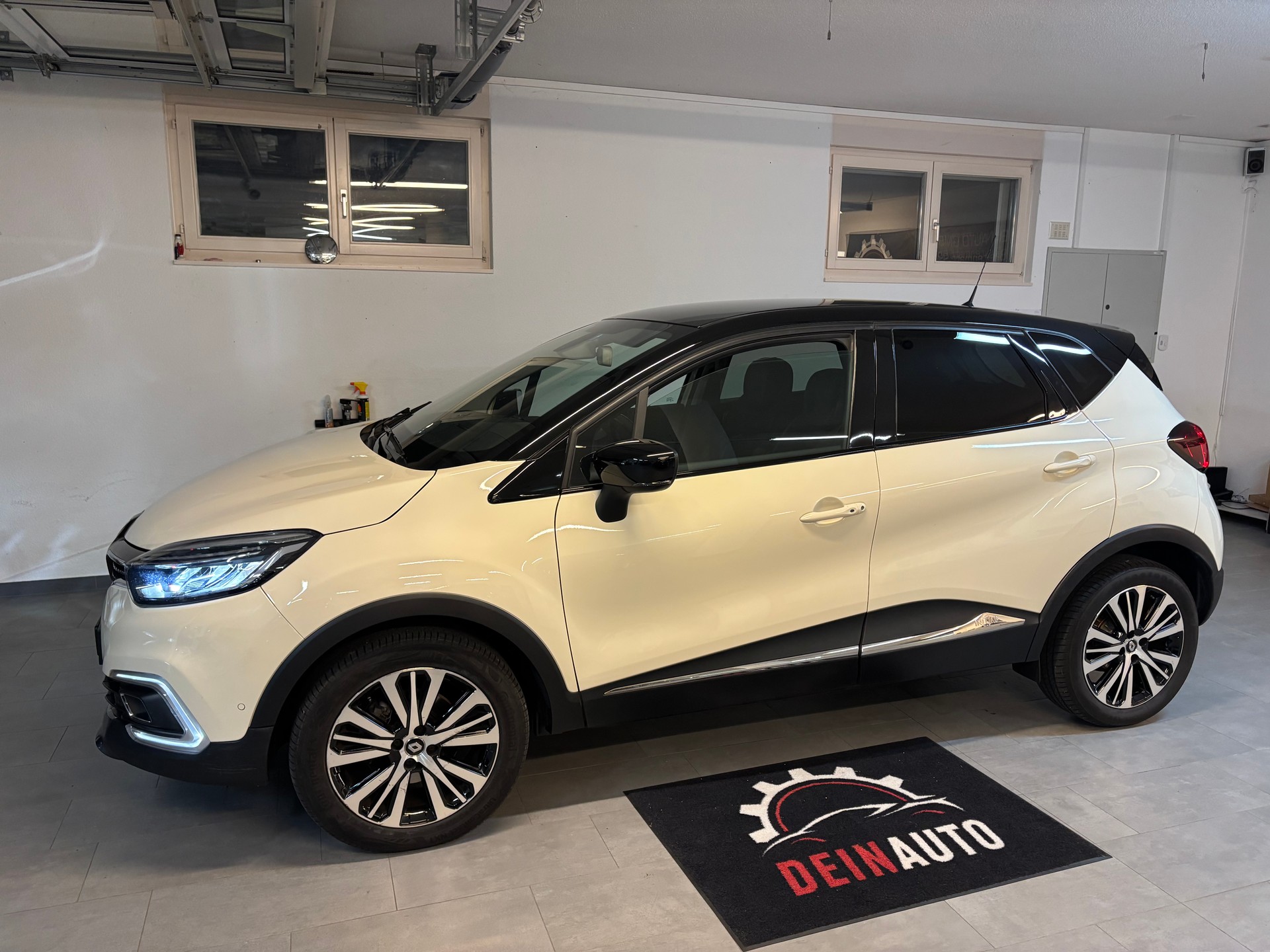 RENAULT Captur 1.2 T 16V Initiale Paris EDC-image-1