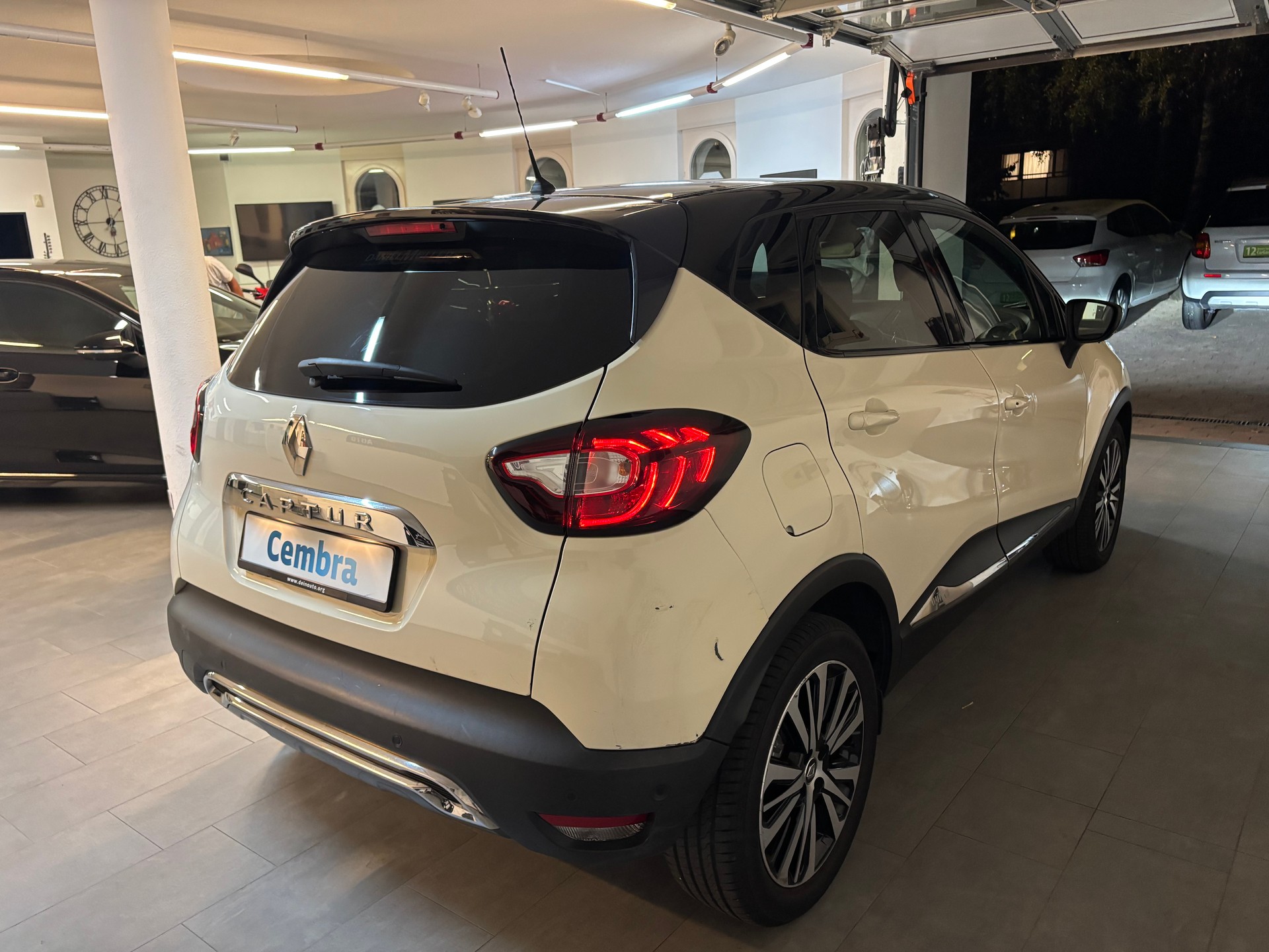 RENAULT Captur 1.2 T 16V Initiale Paris EDC-image-3