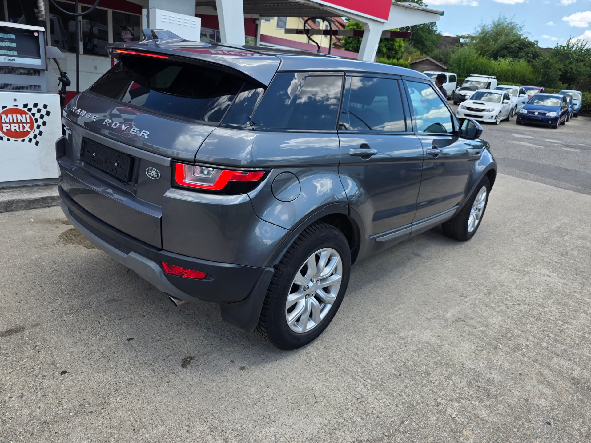LAND ROVER Range Rover Evoque 2.0 TD4 Pure AT9-image-3