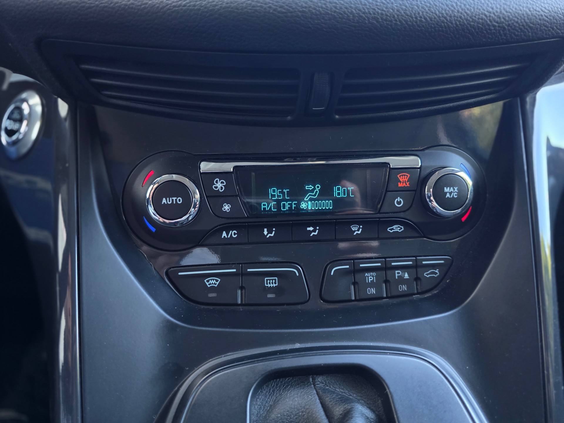 FORD Kuga 1.6 SCTi Titanium 4WD Automatic-image-8