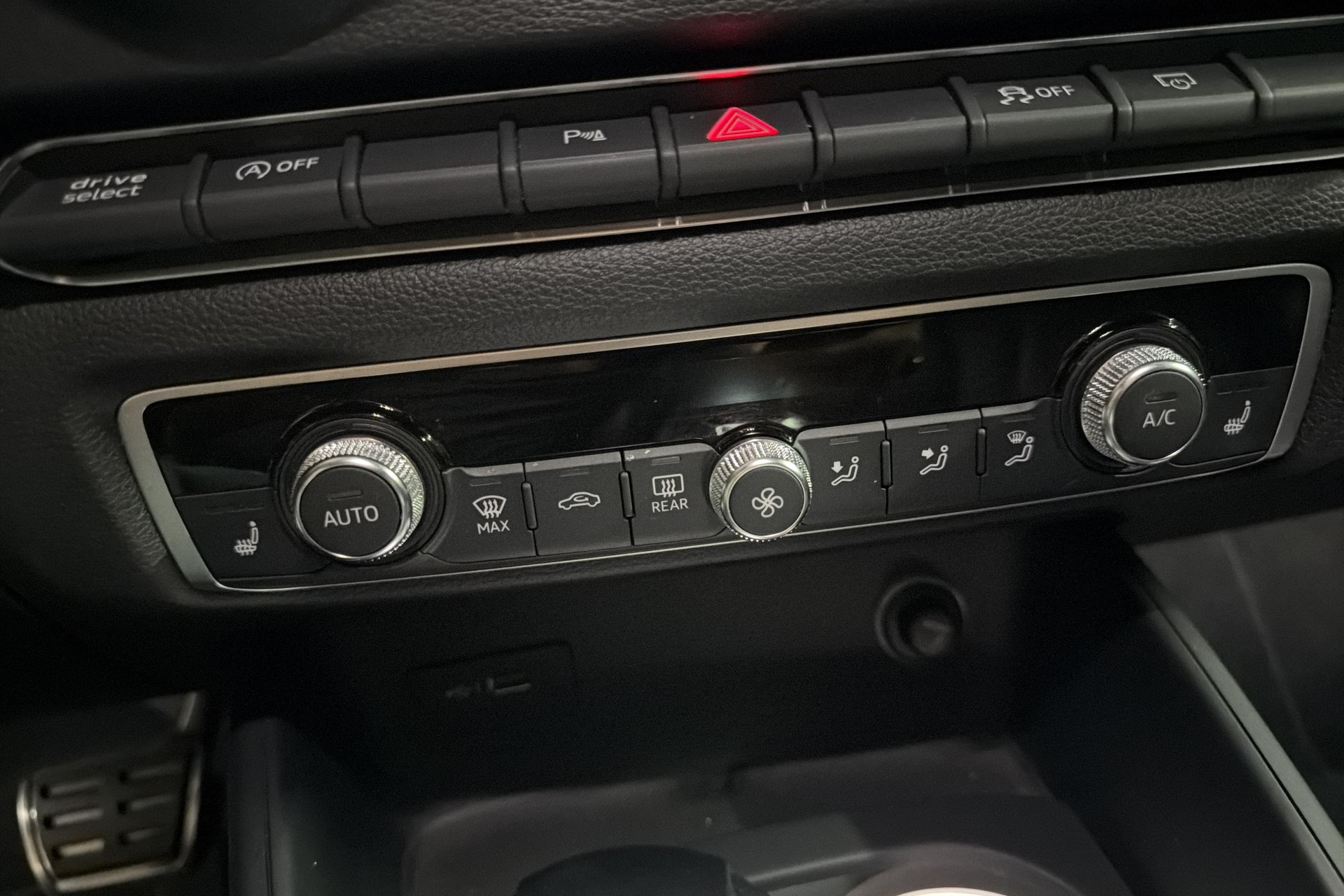 AUDI RS3 Sportback 2.5 TSI quattro S-tronic-image-13