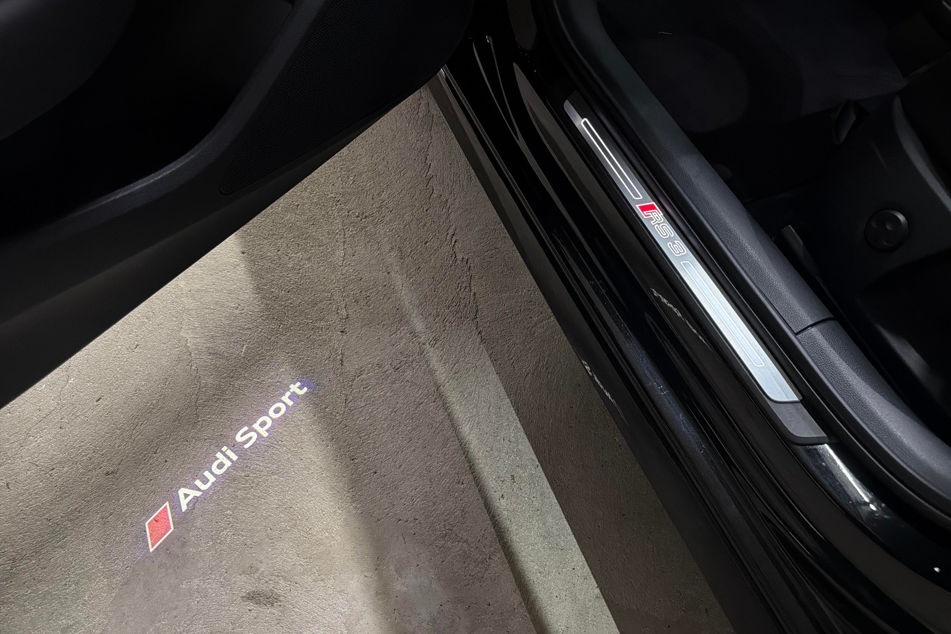 AUDI RS3 Sportback 2.5 TSI quattro S-tronic-image-21