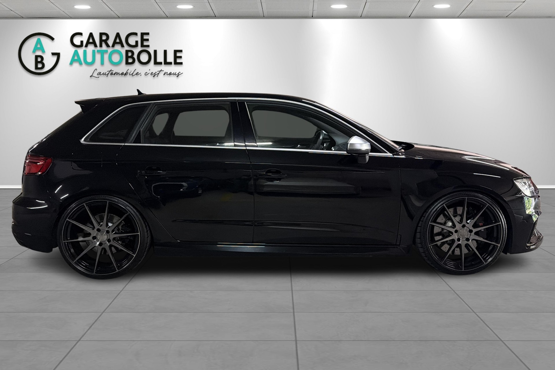 AUDI RS3 Sportback 2.5 TSI quattro S-tronic-image-2