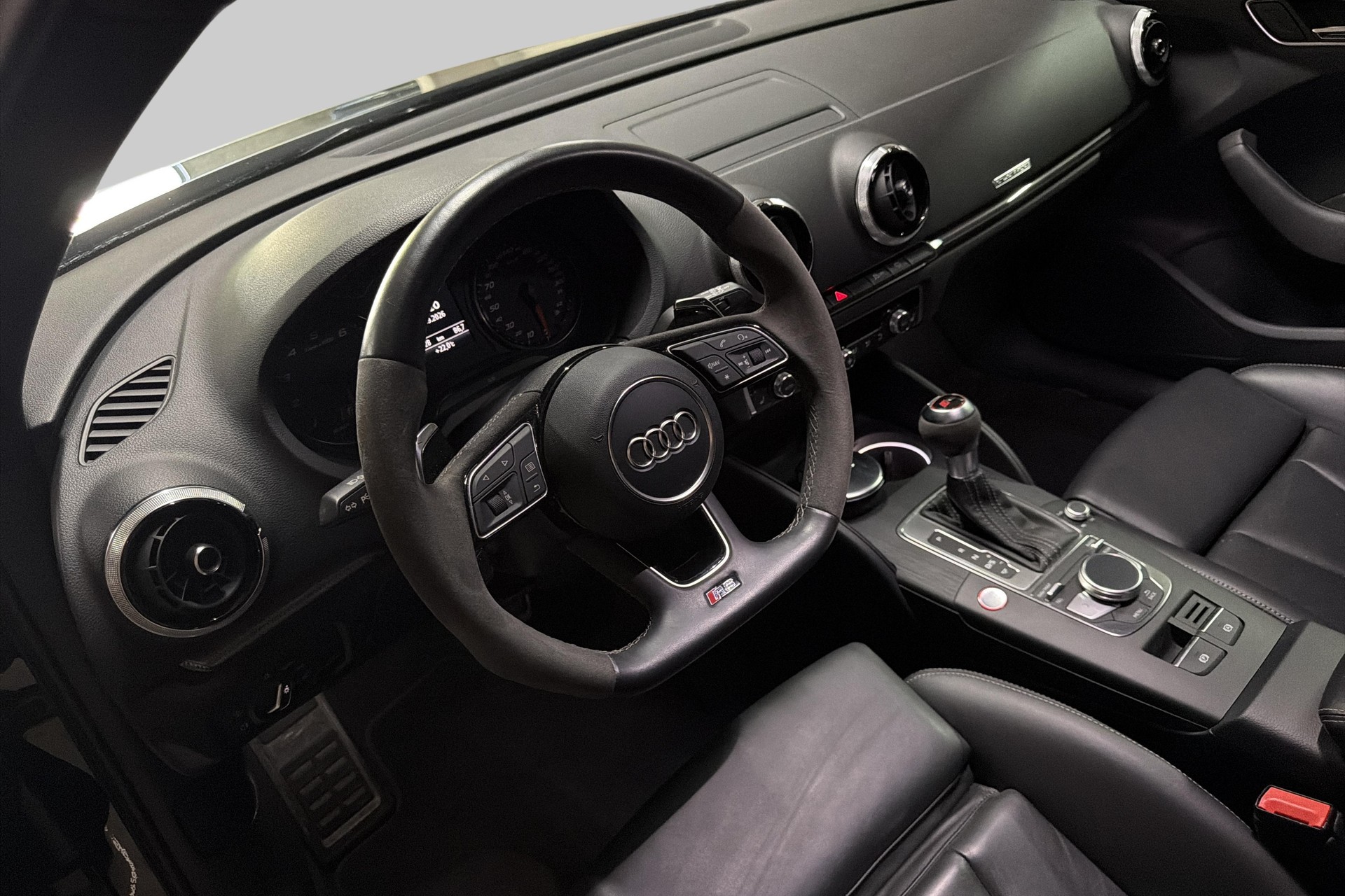 AUDI RS3 Sportback 2.5 TSI quattro S-tronic-image-8