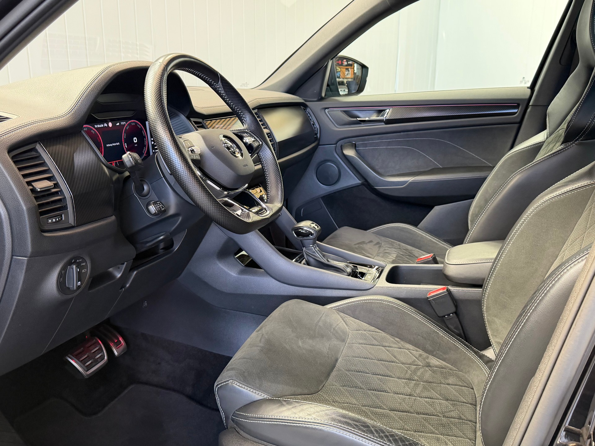SKODA Kodiaq 2.0 TDI CR SportLine 4x4 DSG frisch ab MFK & Service-image-17